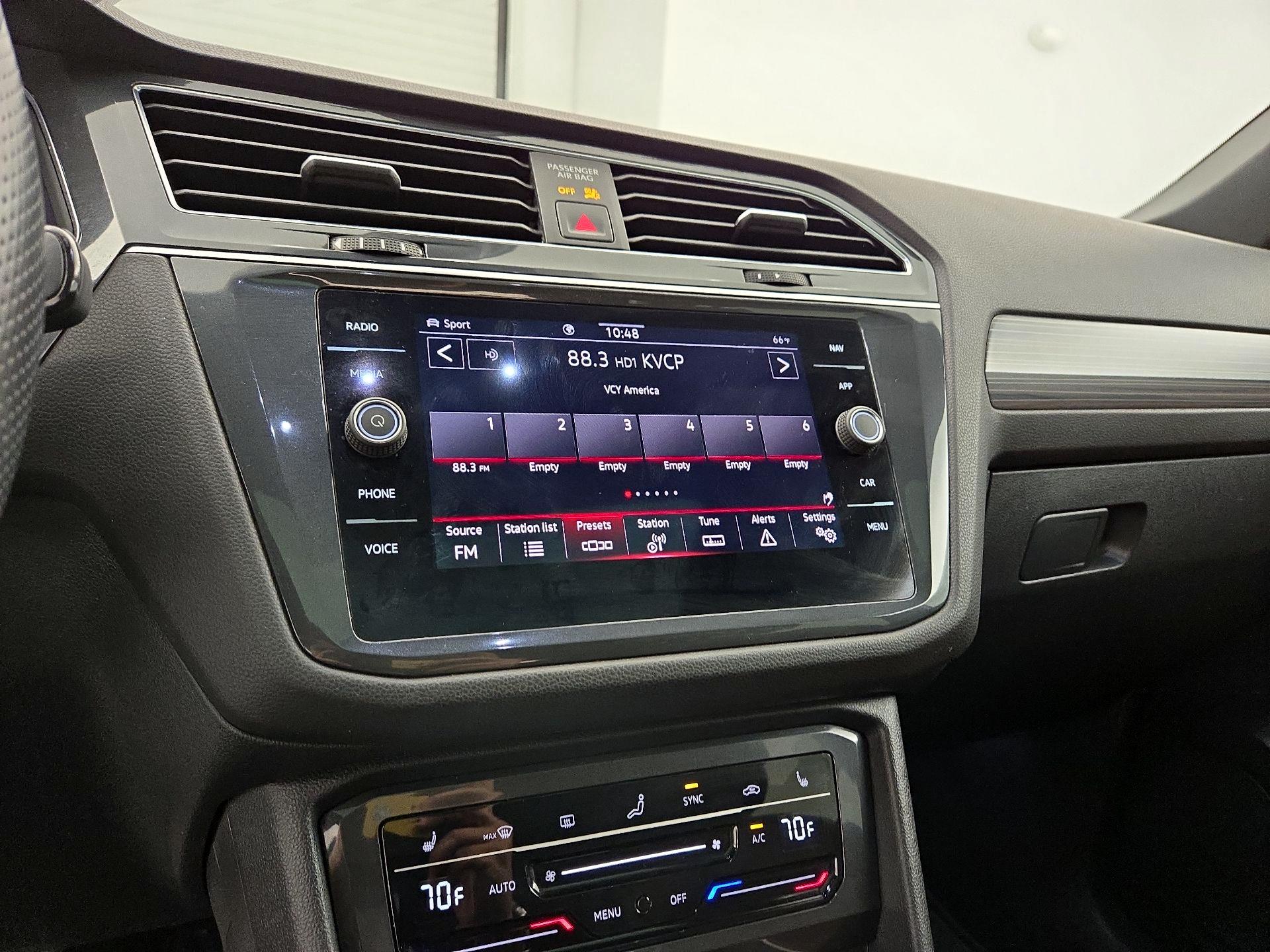 Thumbnail: 2022 Volkswagen Tiguan - 16