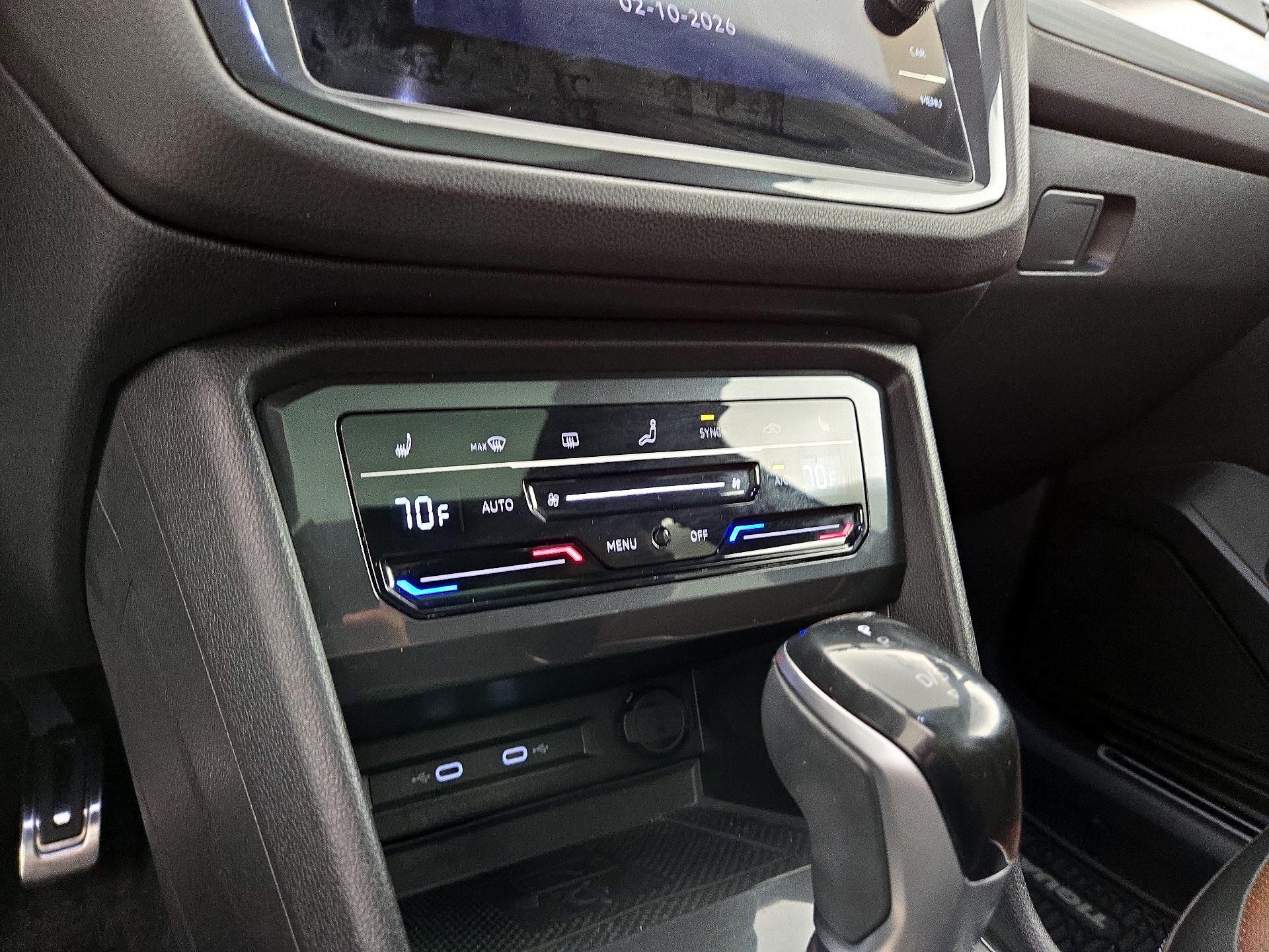 Thumbnail: 2022 Volkswagen Tiguan - 17