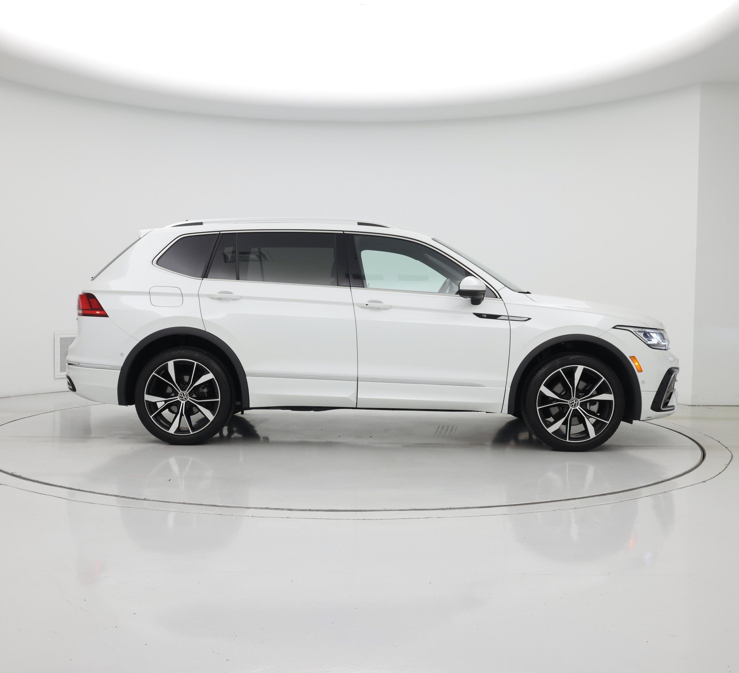 Thumbnail: 2022 Volkswagen Tiguan - 7