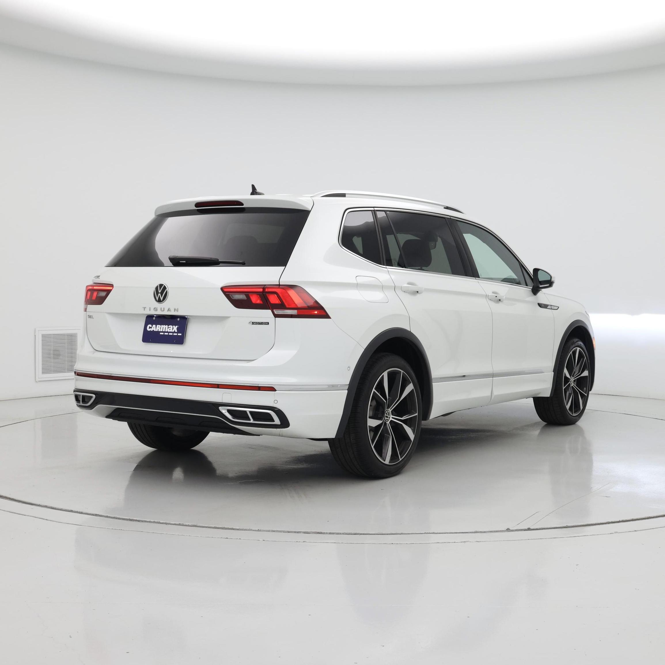 Thumbnail: 2022 Volkswagen Tiguan - 8