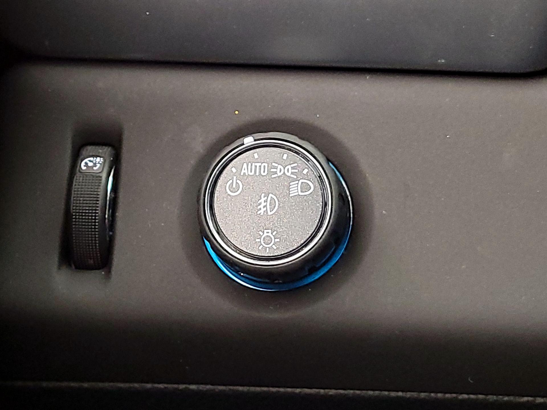 Thumbnail: 2017 Chevrolet Tahoe - 13