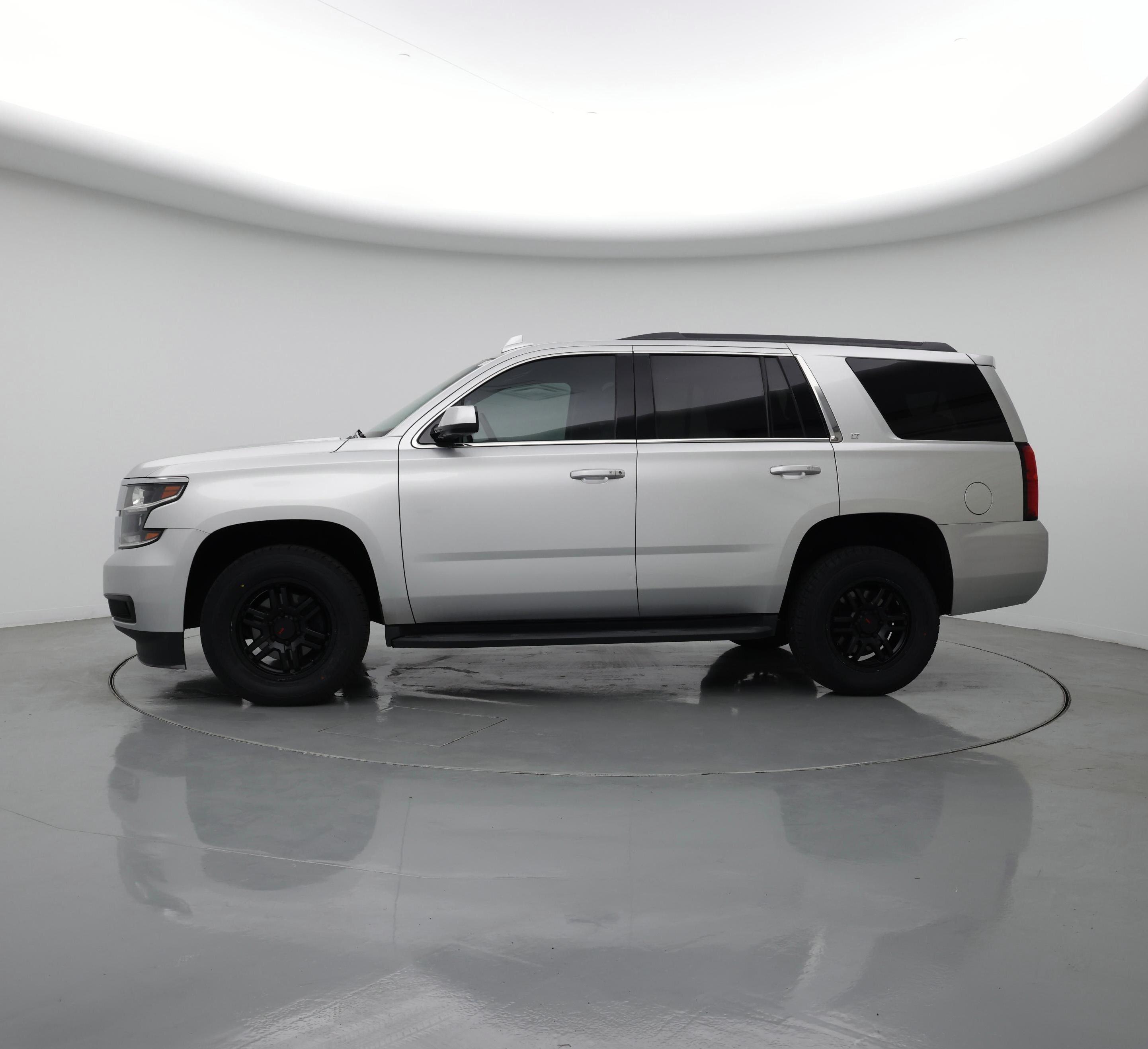 Thumbnail: 2017 Chevrolet Tahoe - 3