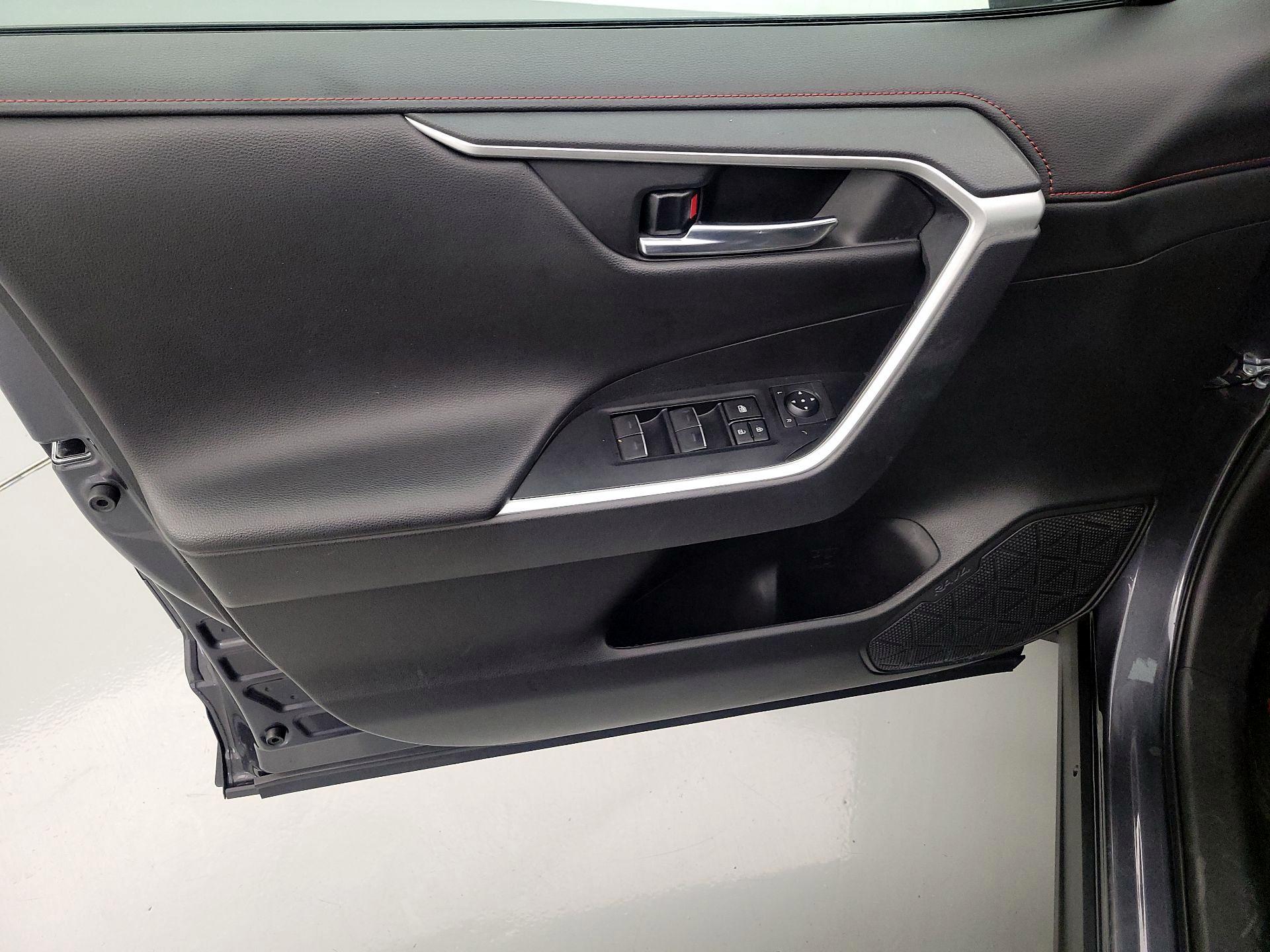 Thumbnail: 2022 Toyota RAV4 - 12