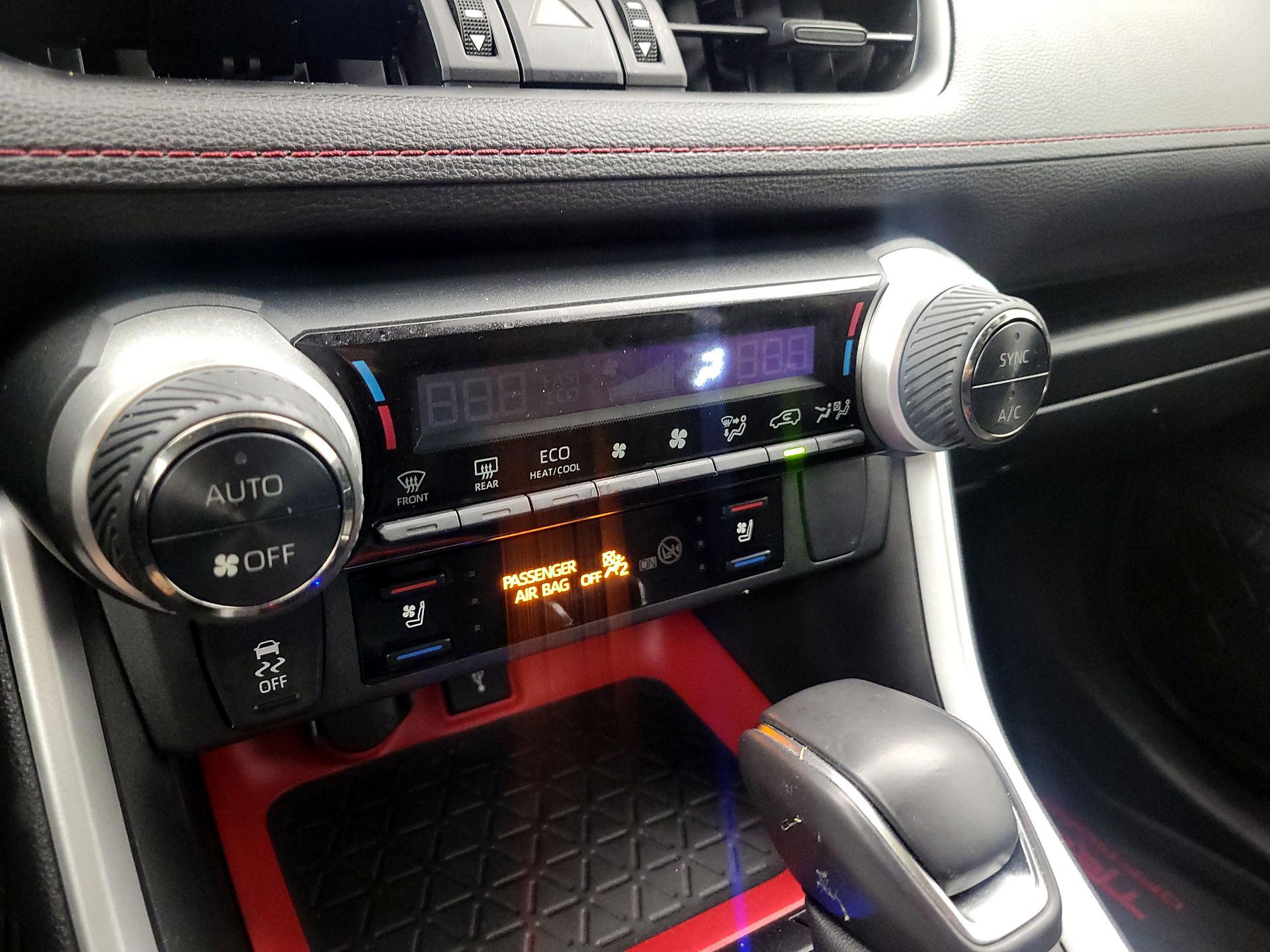 Thumbnail: 2022 Toyota RAV4 - 16