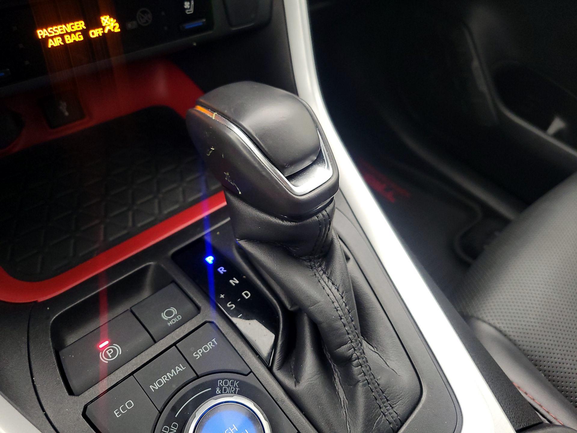 Thumbnail: 2022 Toyota RAV4 - 17