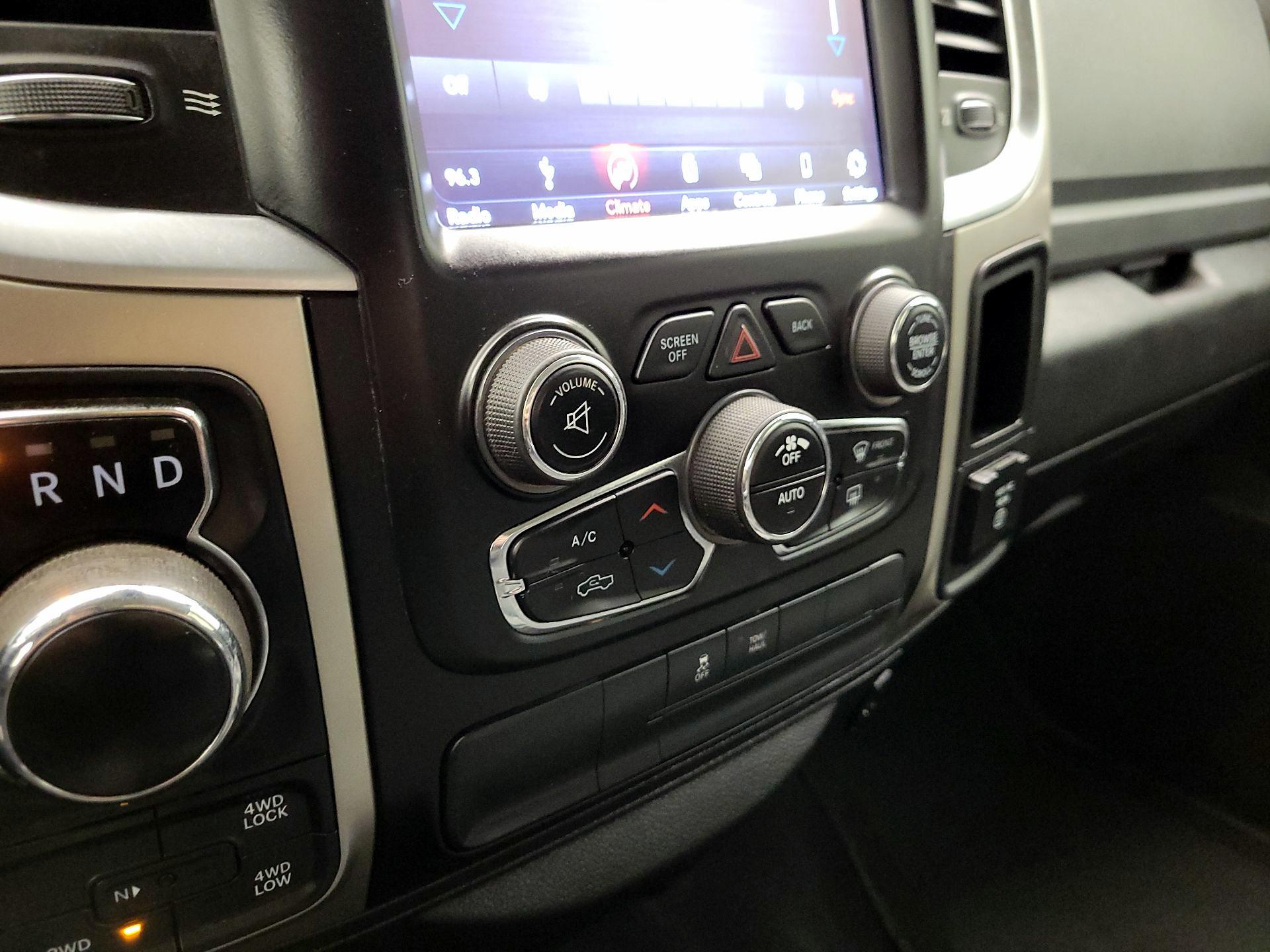 Thumbnail: 2019 RAM 1500 Classic - 14