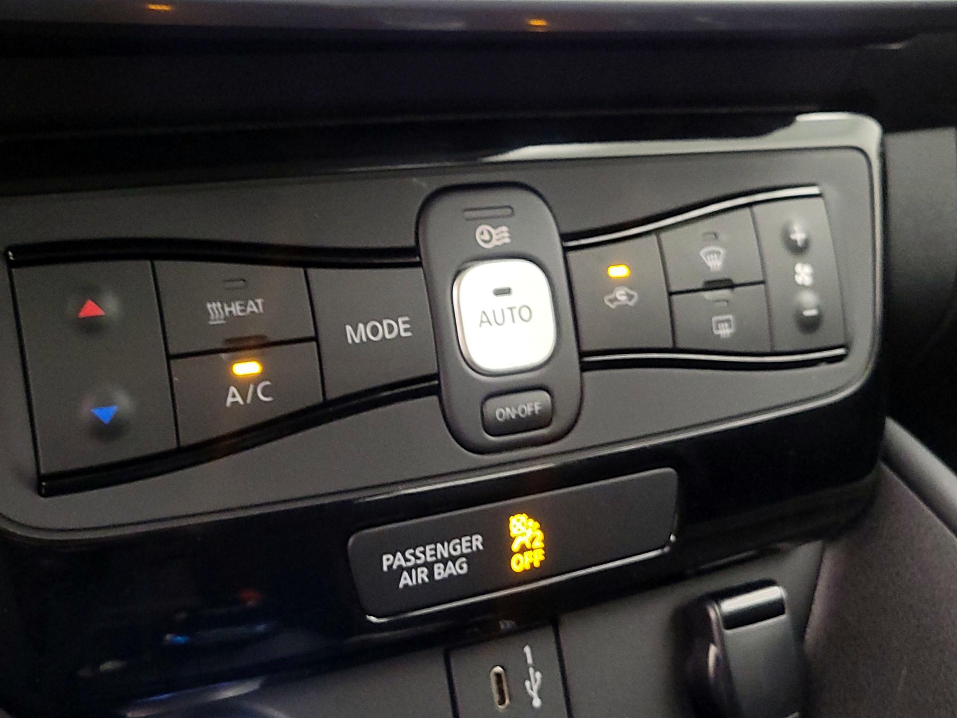 Thumbnail: 2020 Nissan Leaf - 17