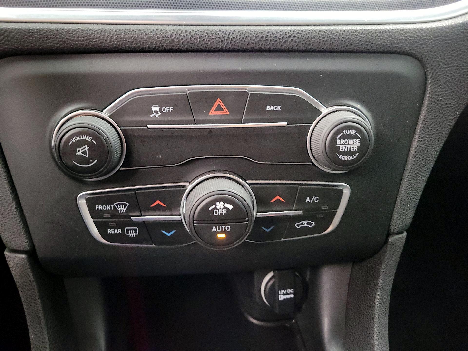 Thumbnail: 2015 Dodge Charger - 15