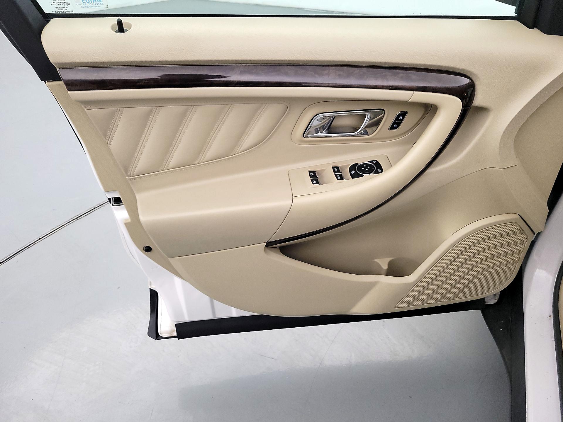 Thumbnail: 2015 Ford Taurus - 12