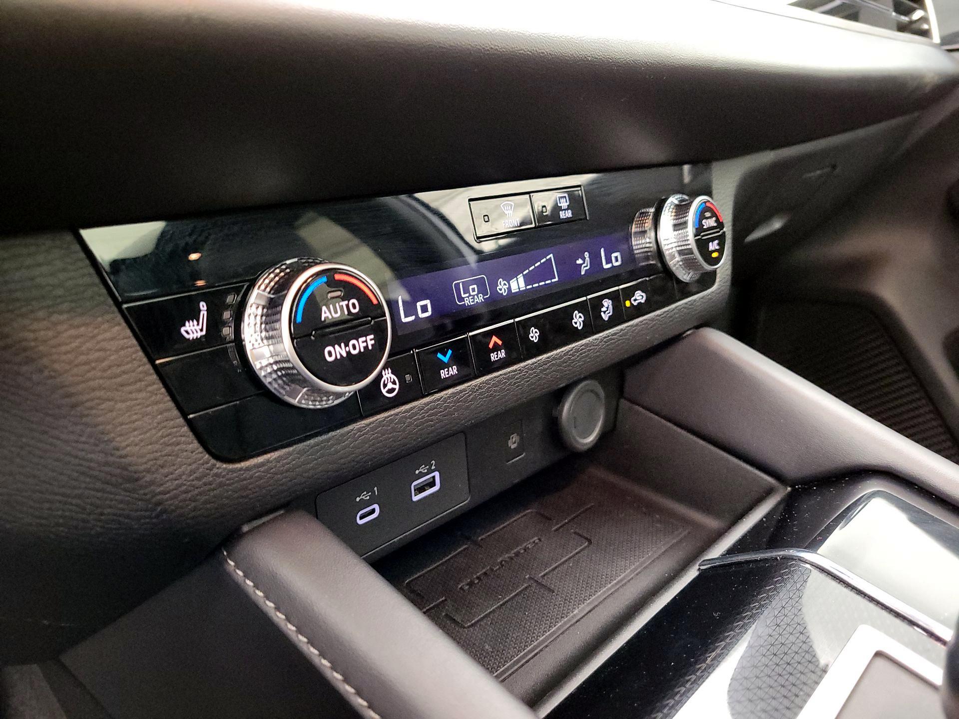 Thumbnail: 2024 Mitsubishi Outlander - 17