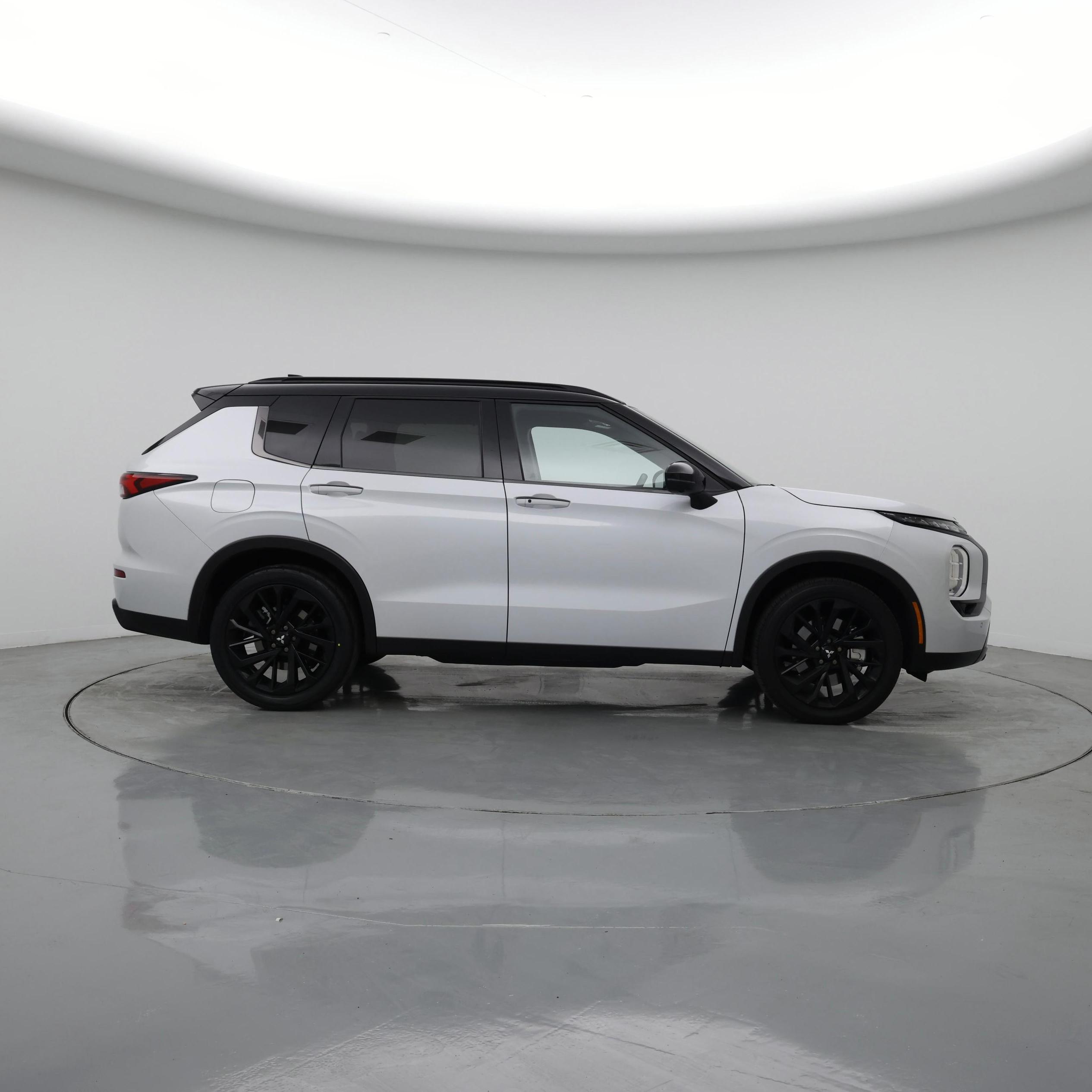 Thumbnail: 2024 Mitsubishi Outlander - 7