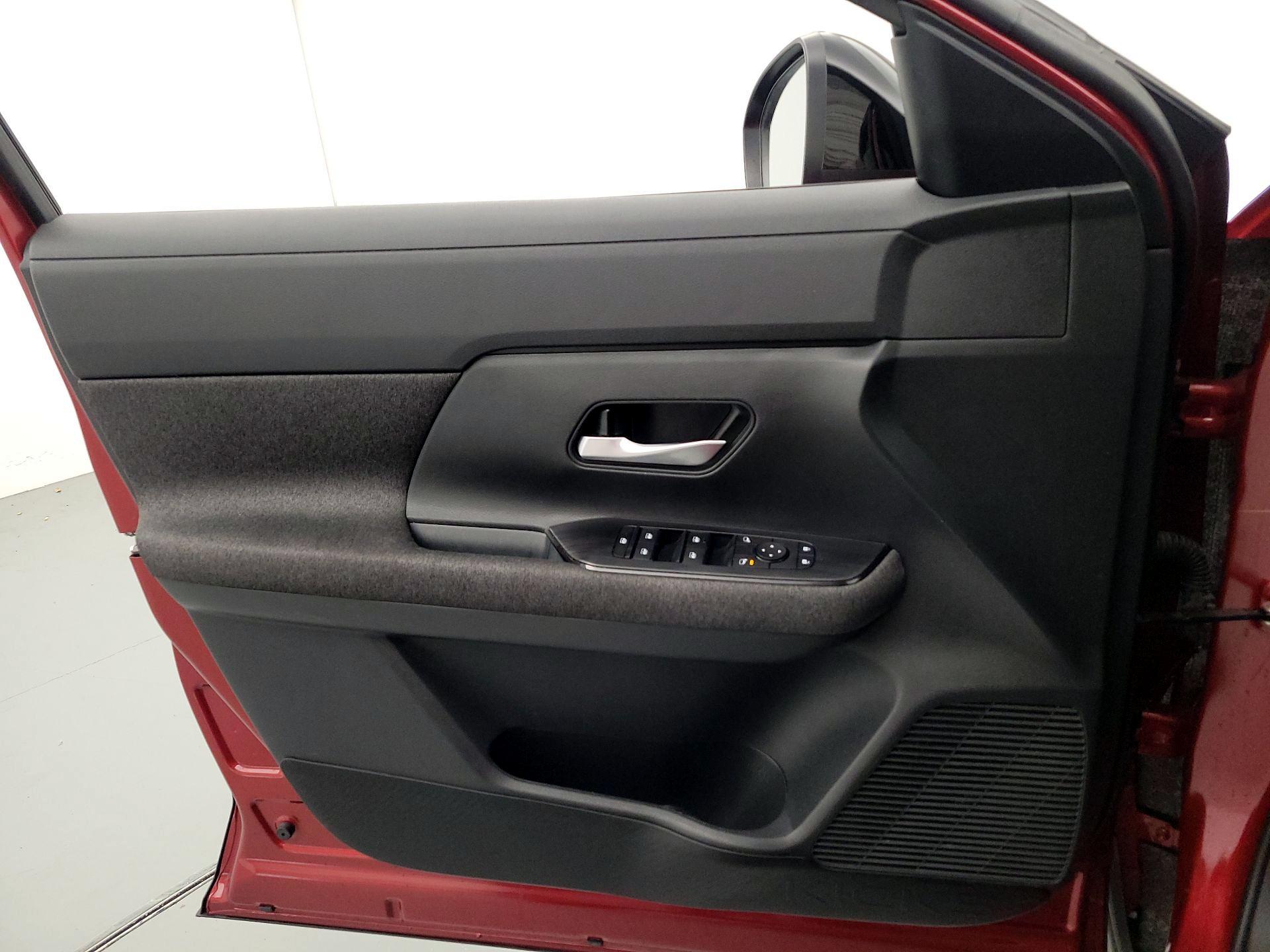 Thumbnail: 2025 Nissan Kicks - 12