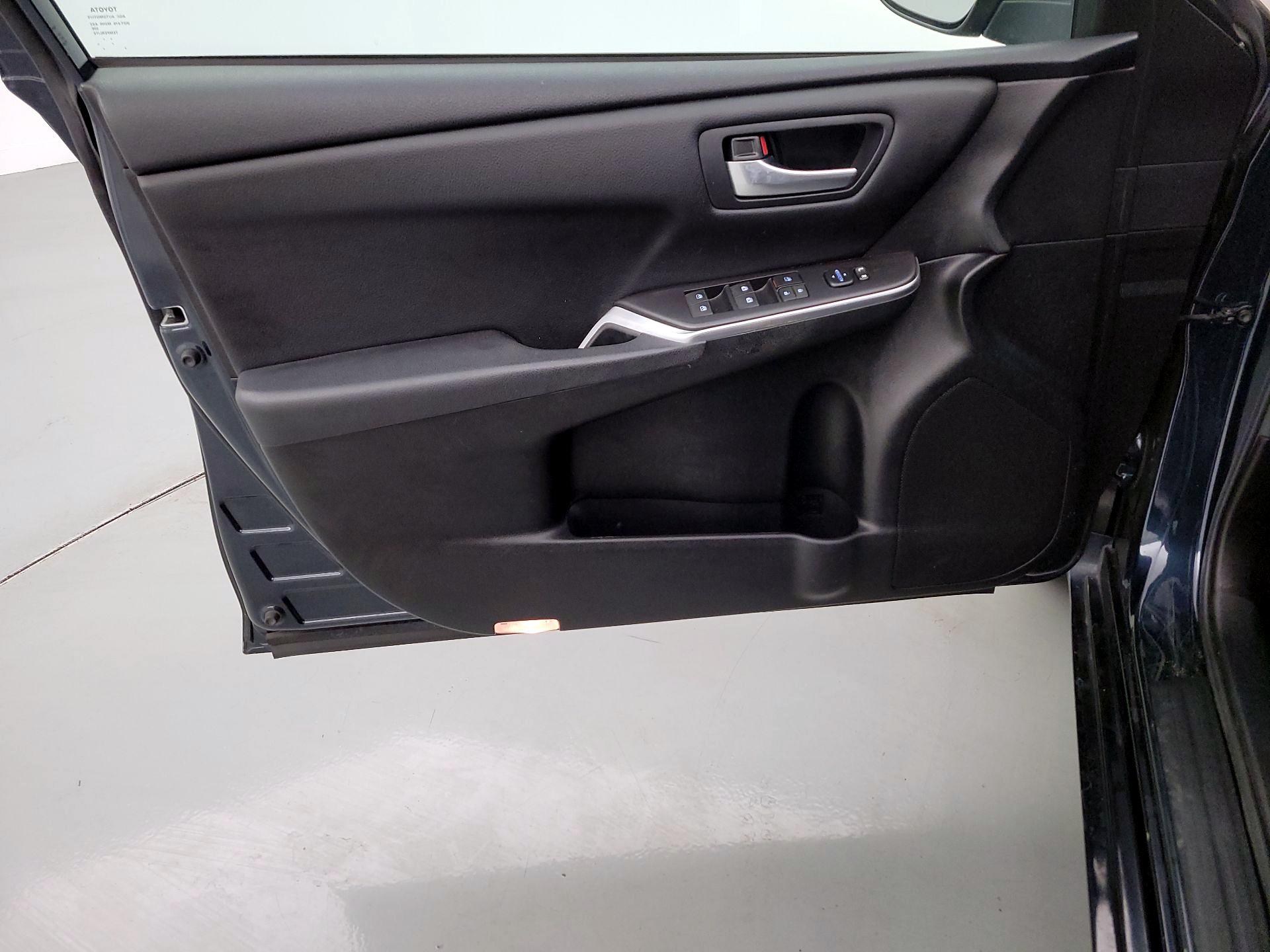 Thumbnail: 2017 Toyota Camry - 12