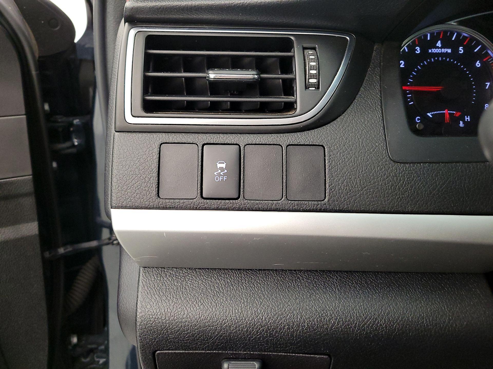 Thumbnail: 2017 Toyota Camry - 13