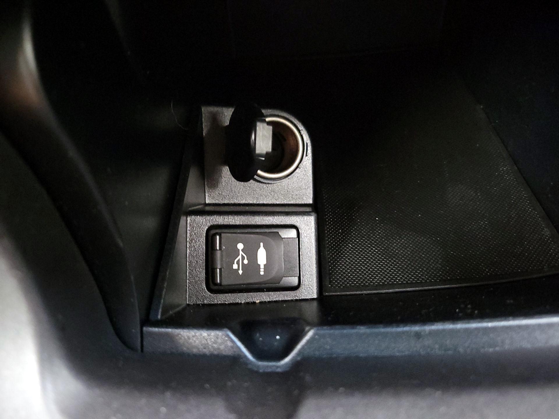 Thumbnail: 2017 Toyota Camry - 18