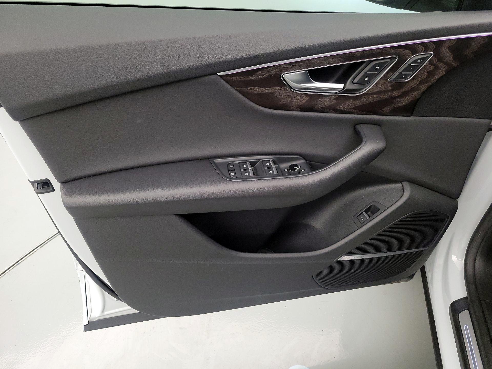 Thumbnail: 2021 Audi Q8 - 12