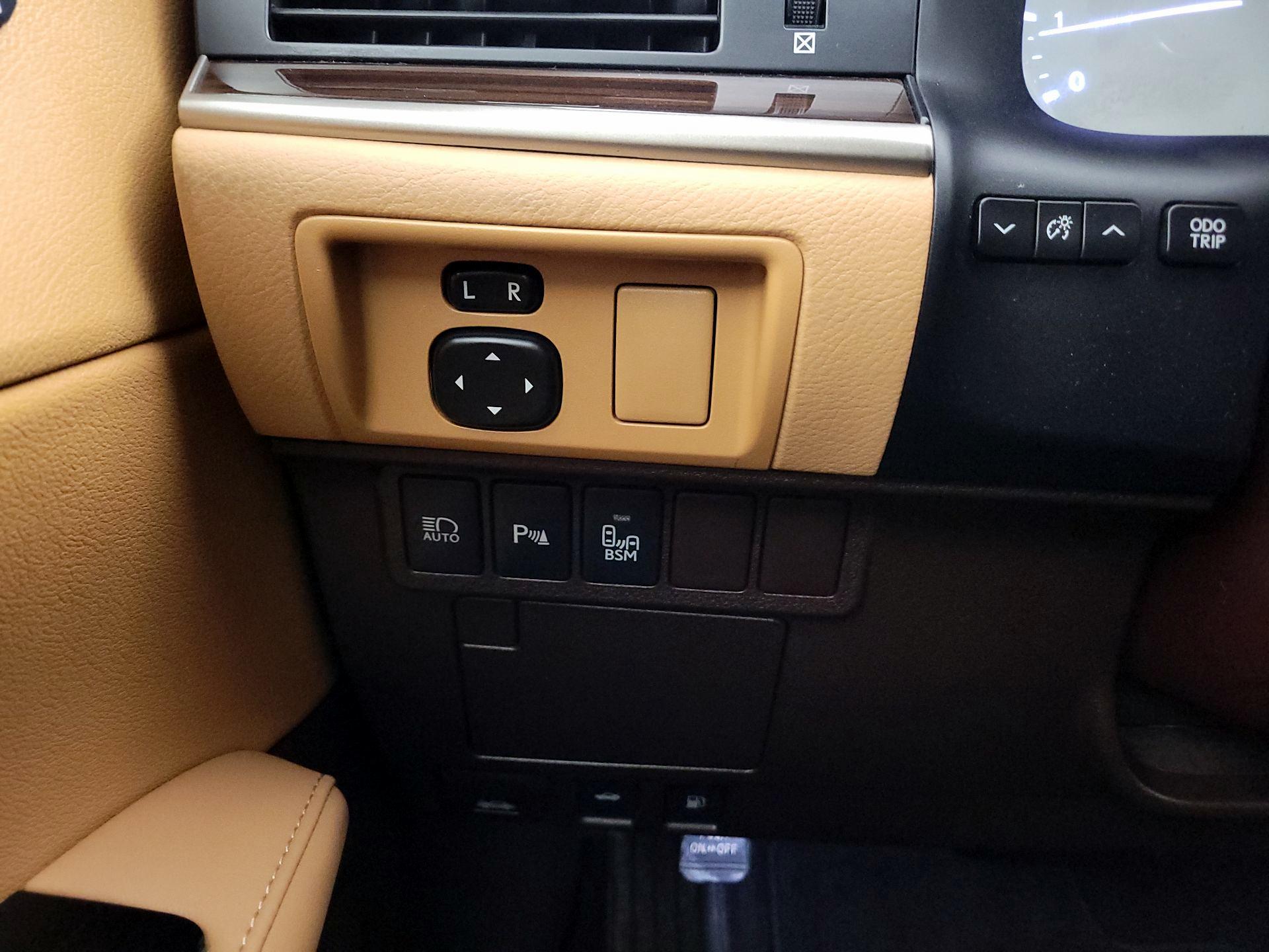 Thumbnail: 2018 Lexus ES - 13