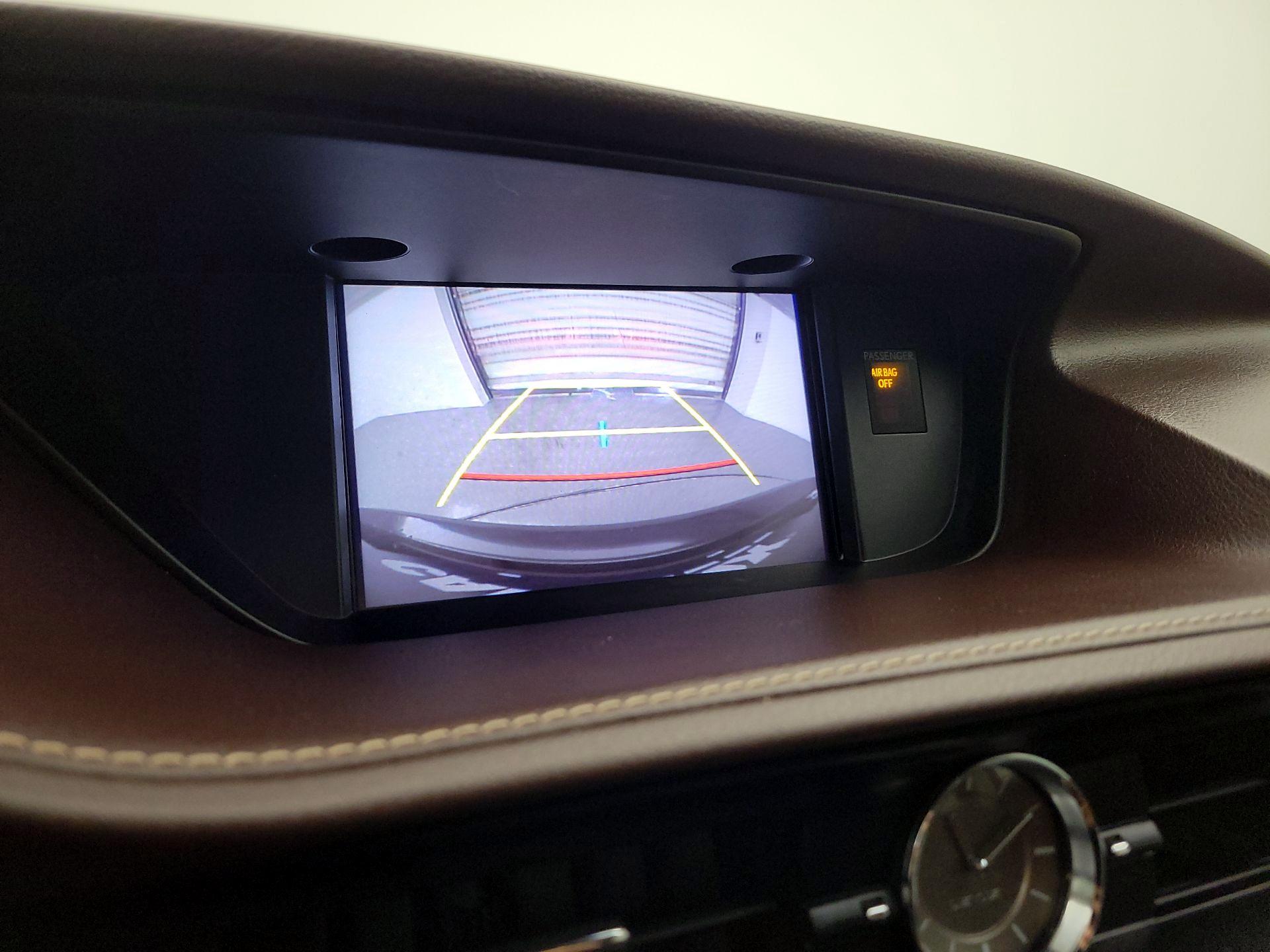 Thumbnail: 2018 Lexus ES - 15