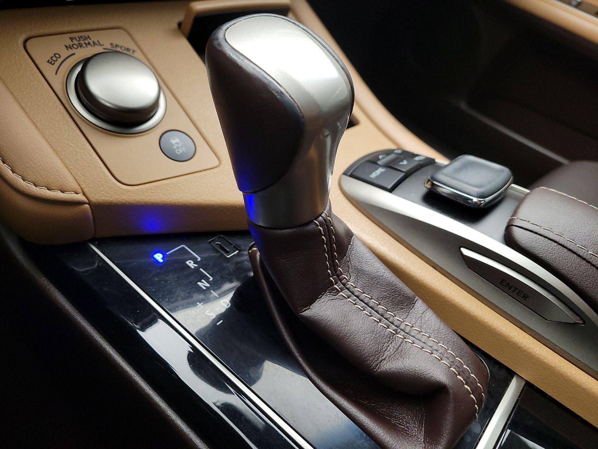 Thumbnail: 2018 Lexus ES - 18