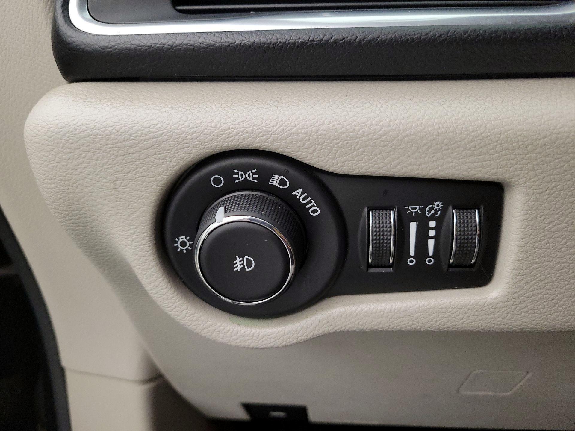 Thumbnail: 2018 Chrysler Pacifica - 13