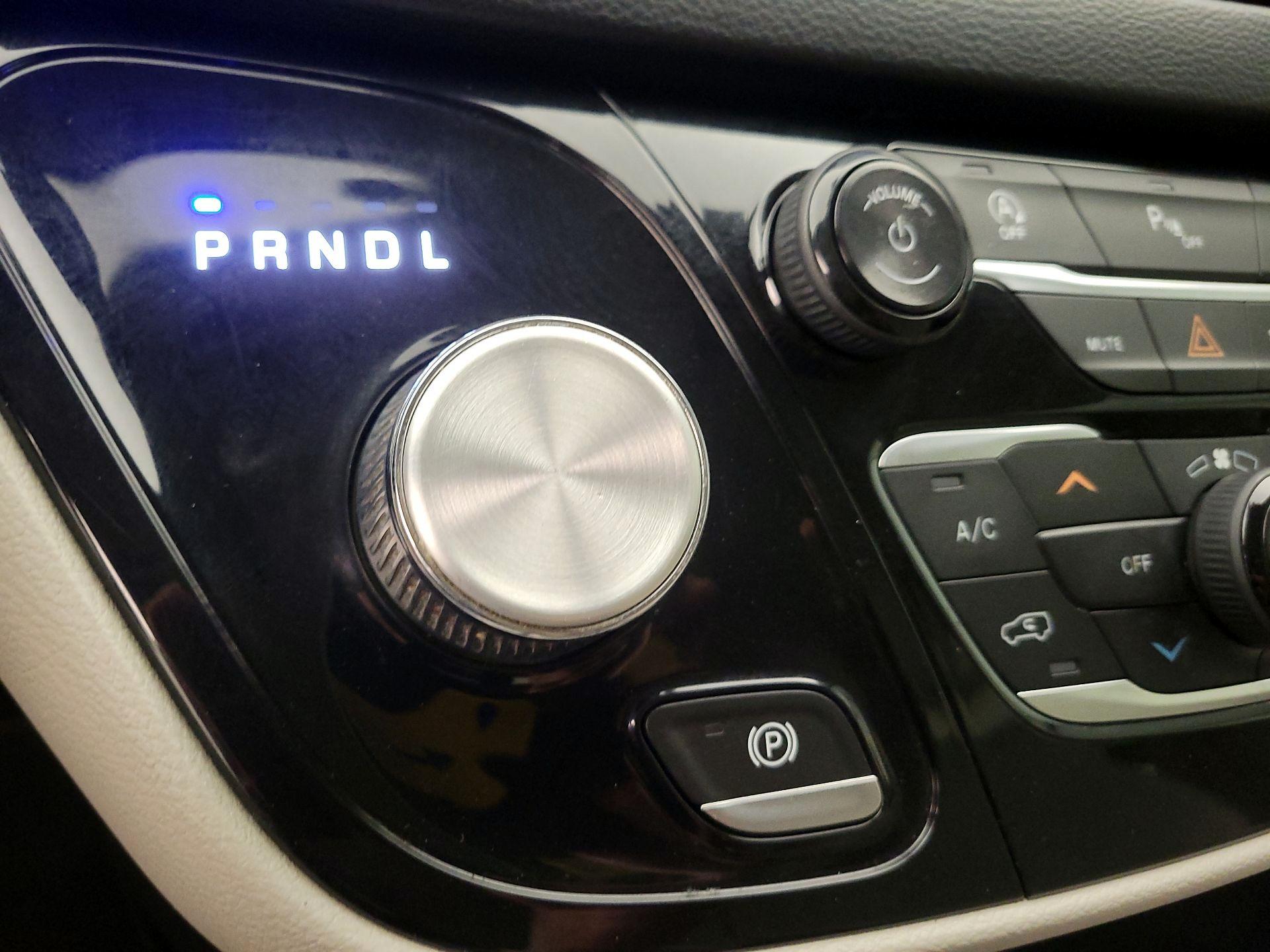 Thumbnail: 2018 Chrysler Pacifica - 18