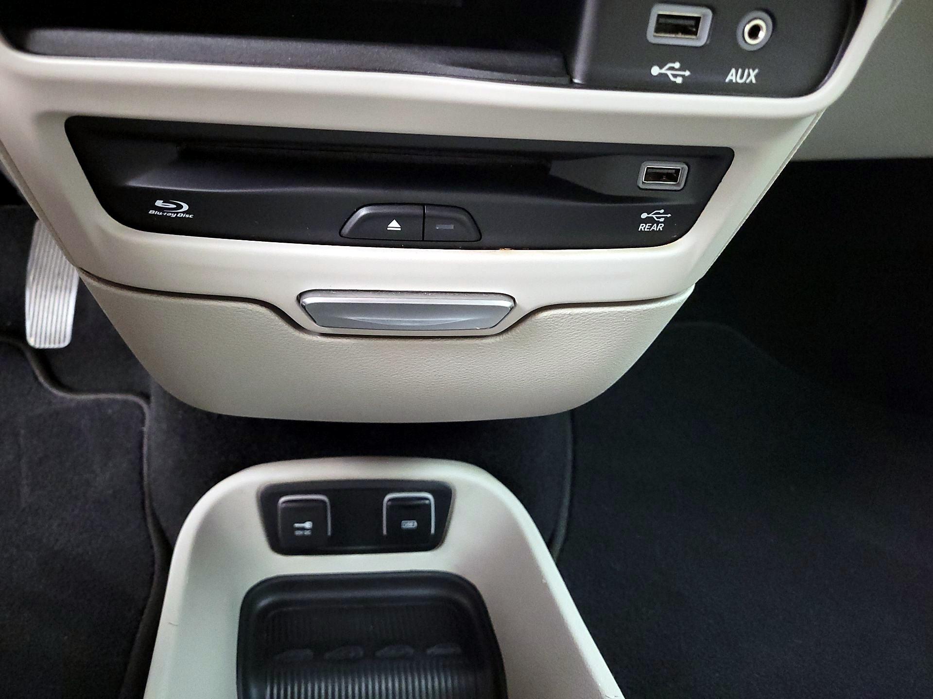 Thumbnail: 2018 Chrysler Pacifica - 19