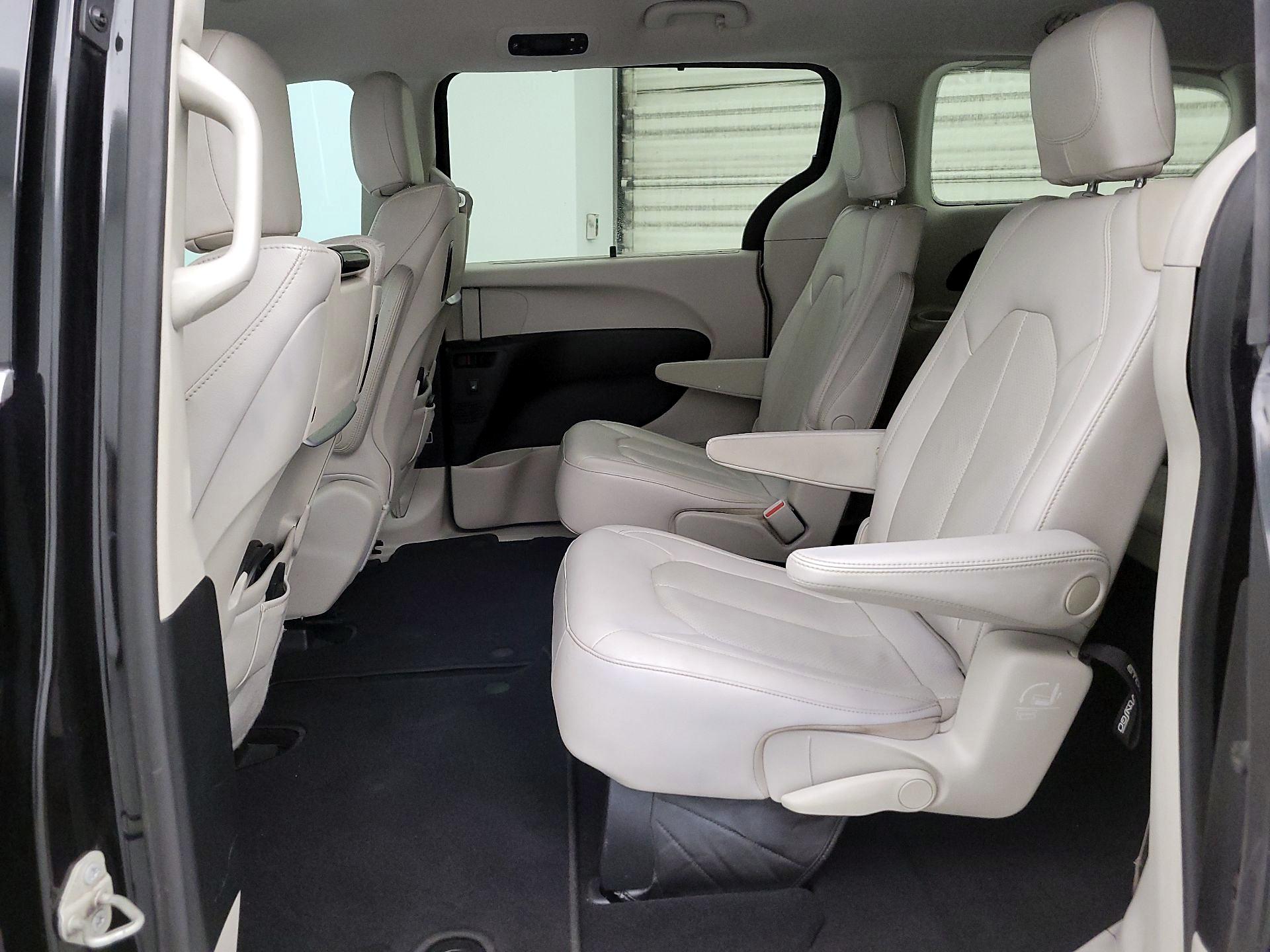 Thumbnail: 2018 Chrysler Pacifica - 20