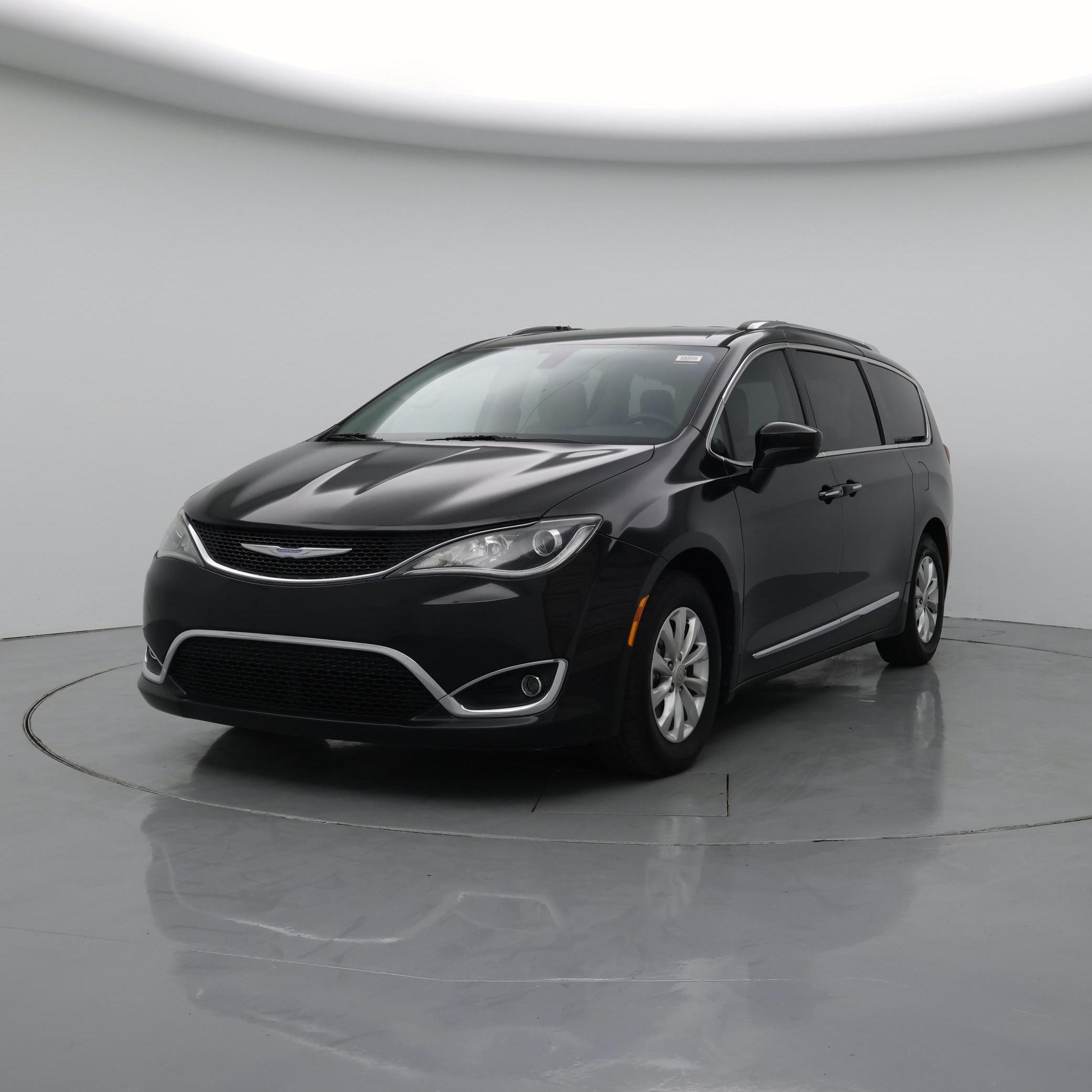 Thumbnail: 2018 Chrysler Pacifica - 4