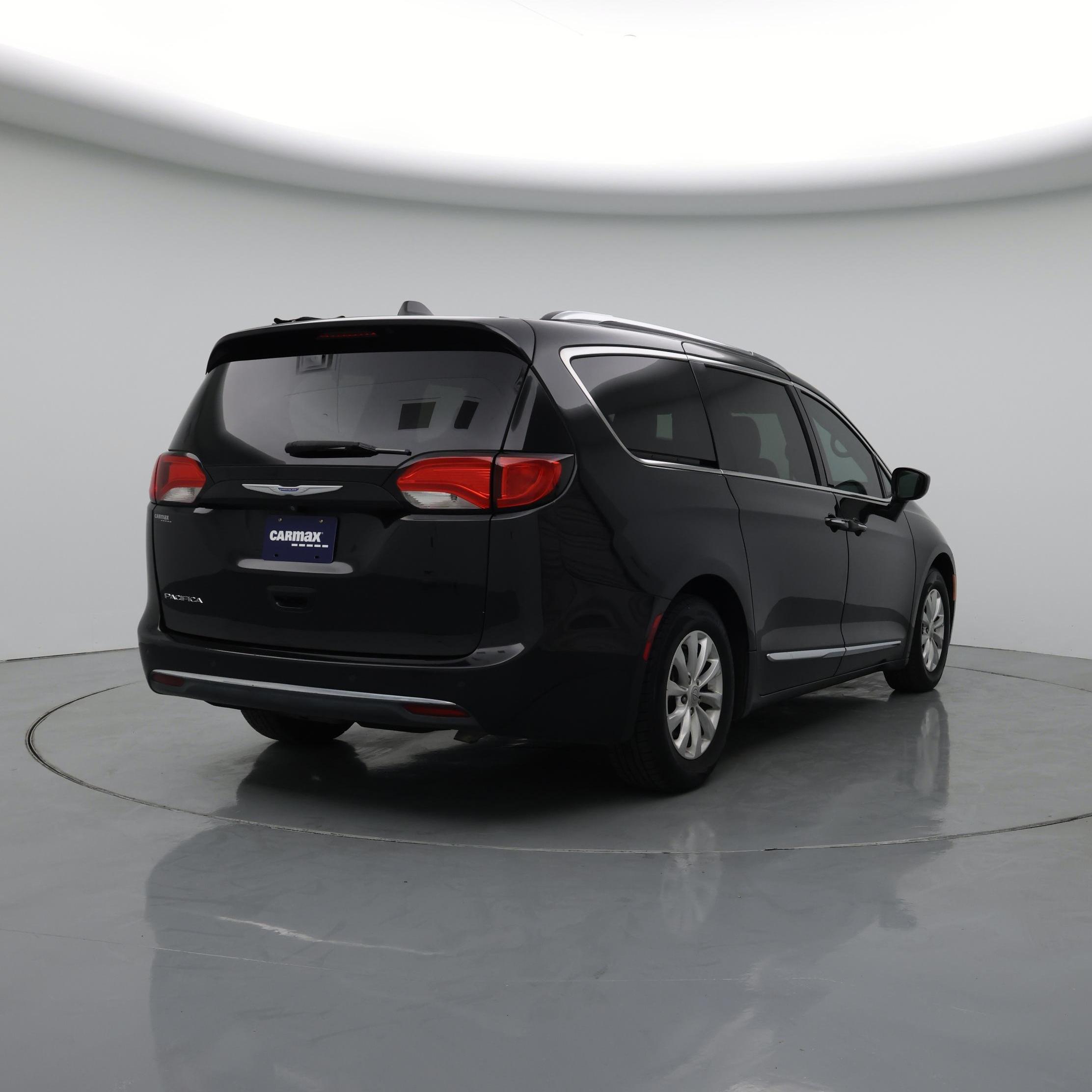 Thumbnail: 2018 Chrysler Pacifica - 8