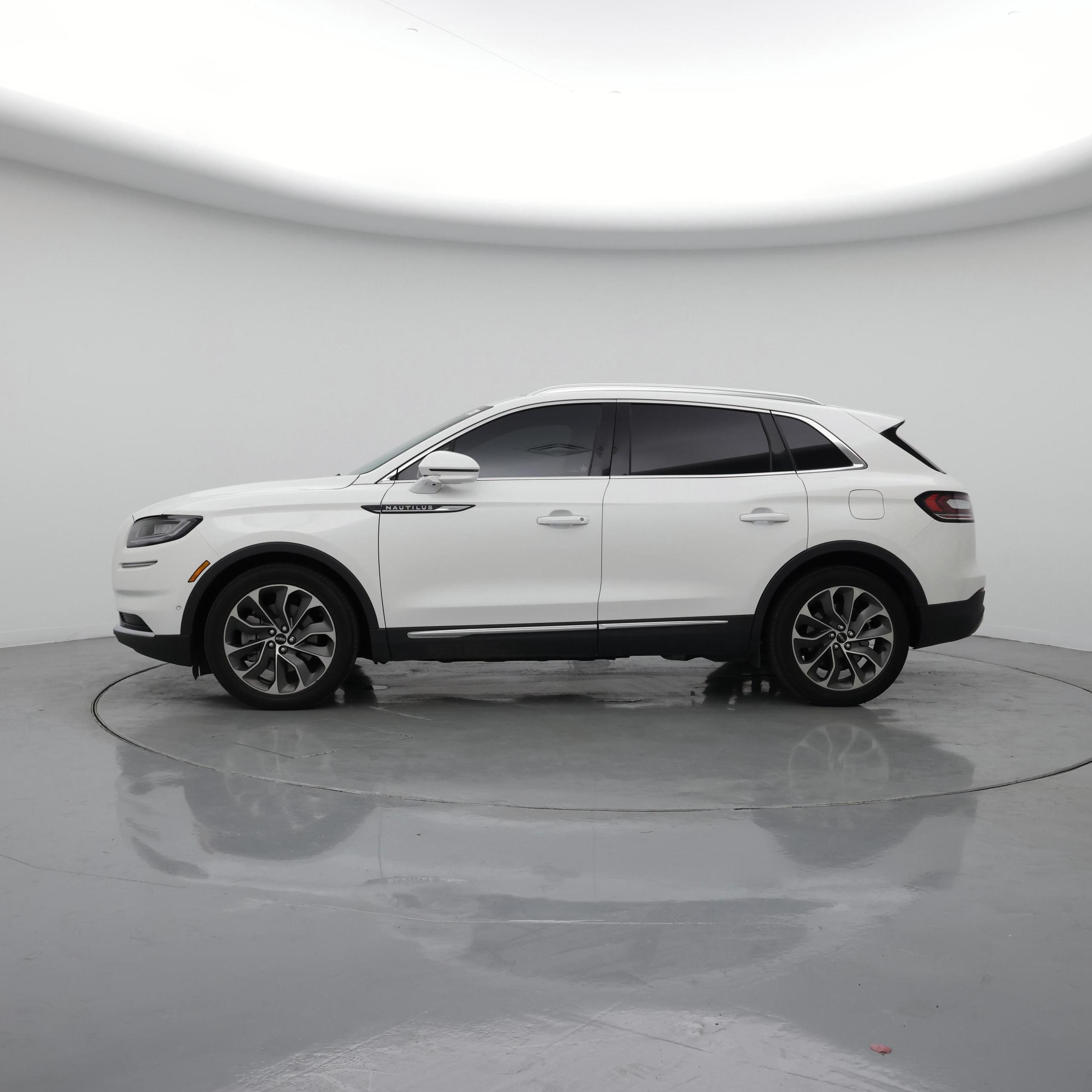 Thumbnail: 2023 Lincoln Nautilus - 3