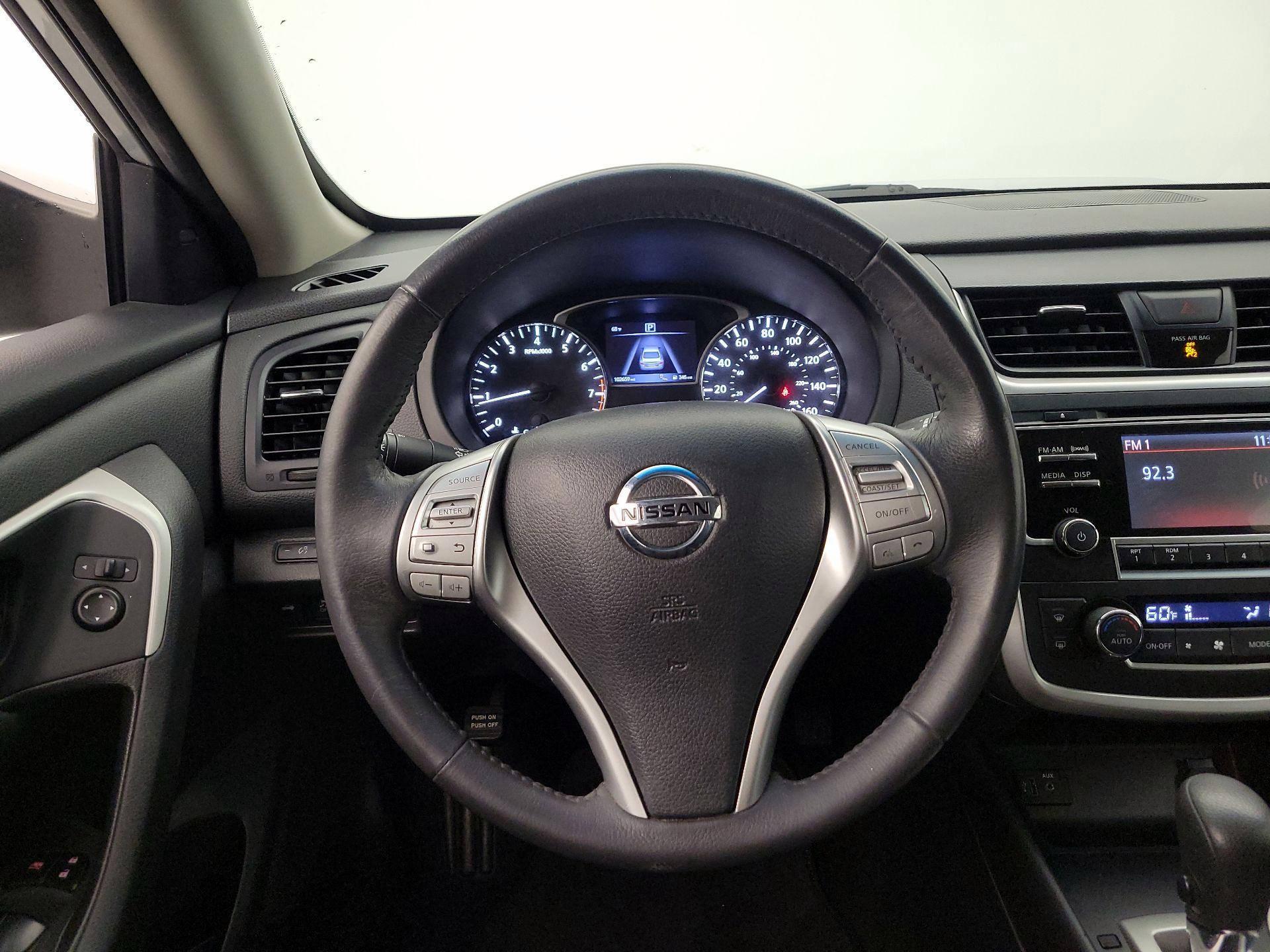 Thumbnail: 2017 Nissan Altima - 10