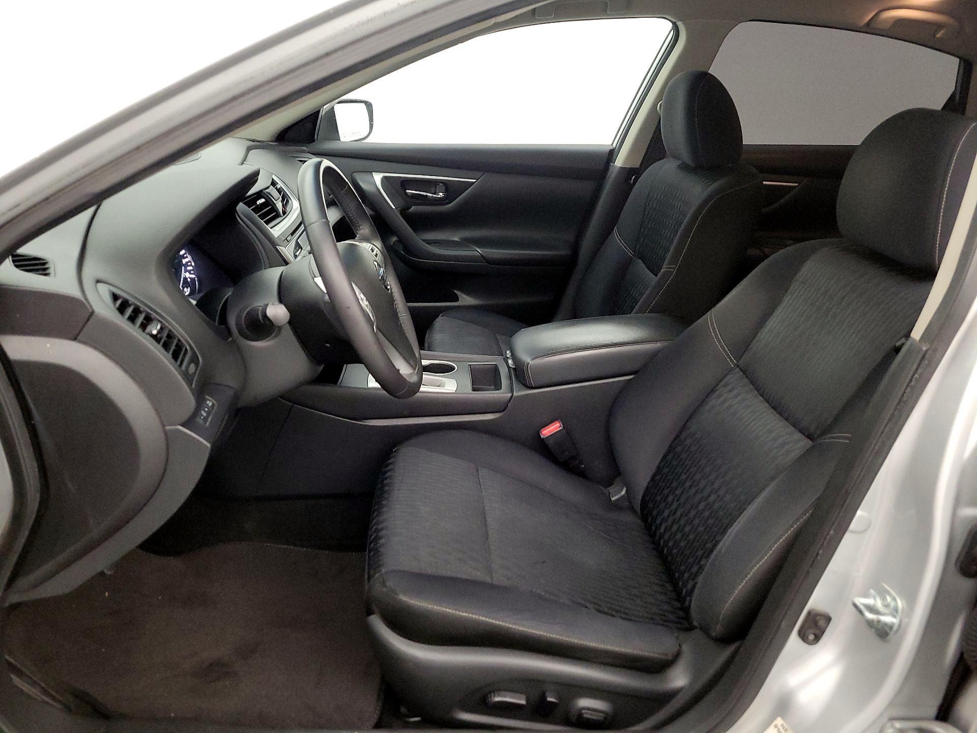 Thumbnail: 2017 Nissan Altima - 11