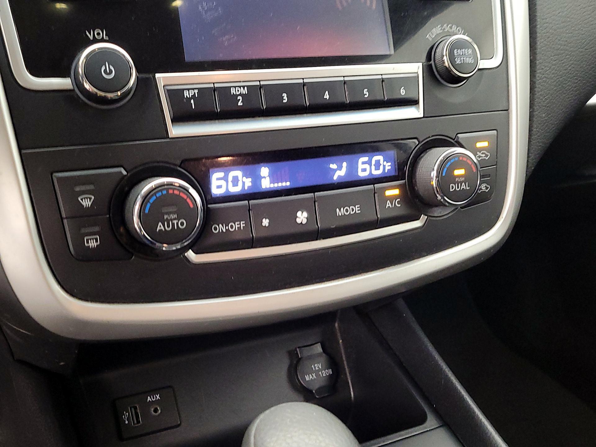 Thumbnail: 2017 Nissan Altima - 16