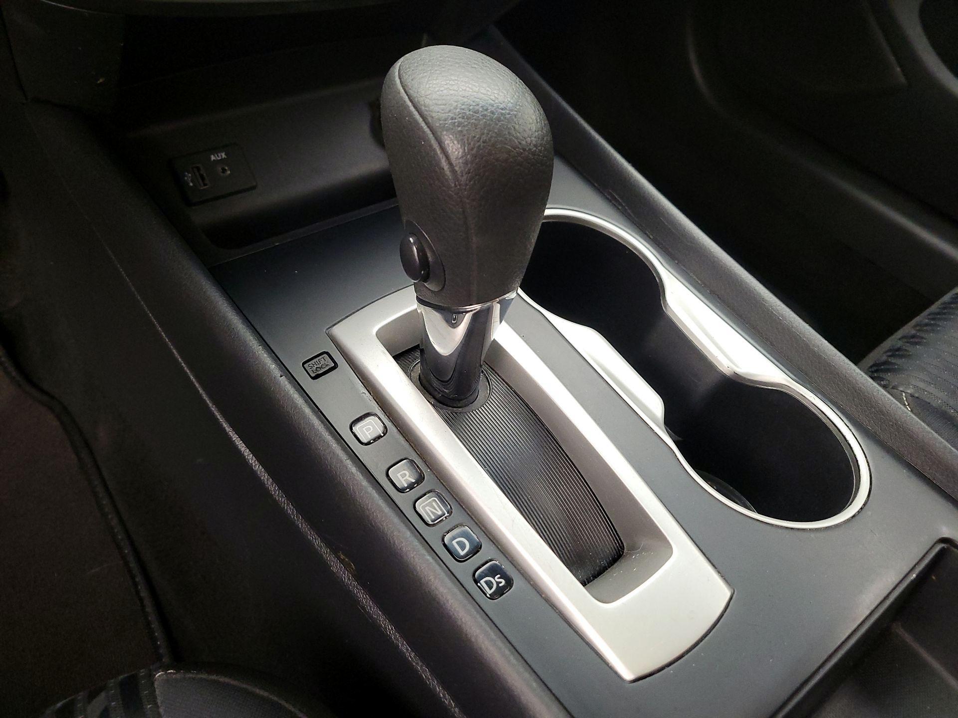 Thumbnail: 2017 Nissan Altima - 17