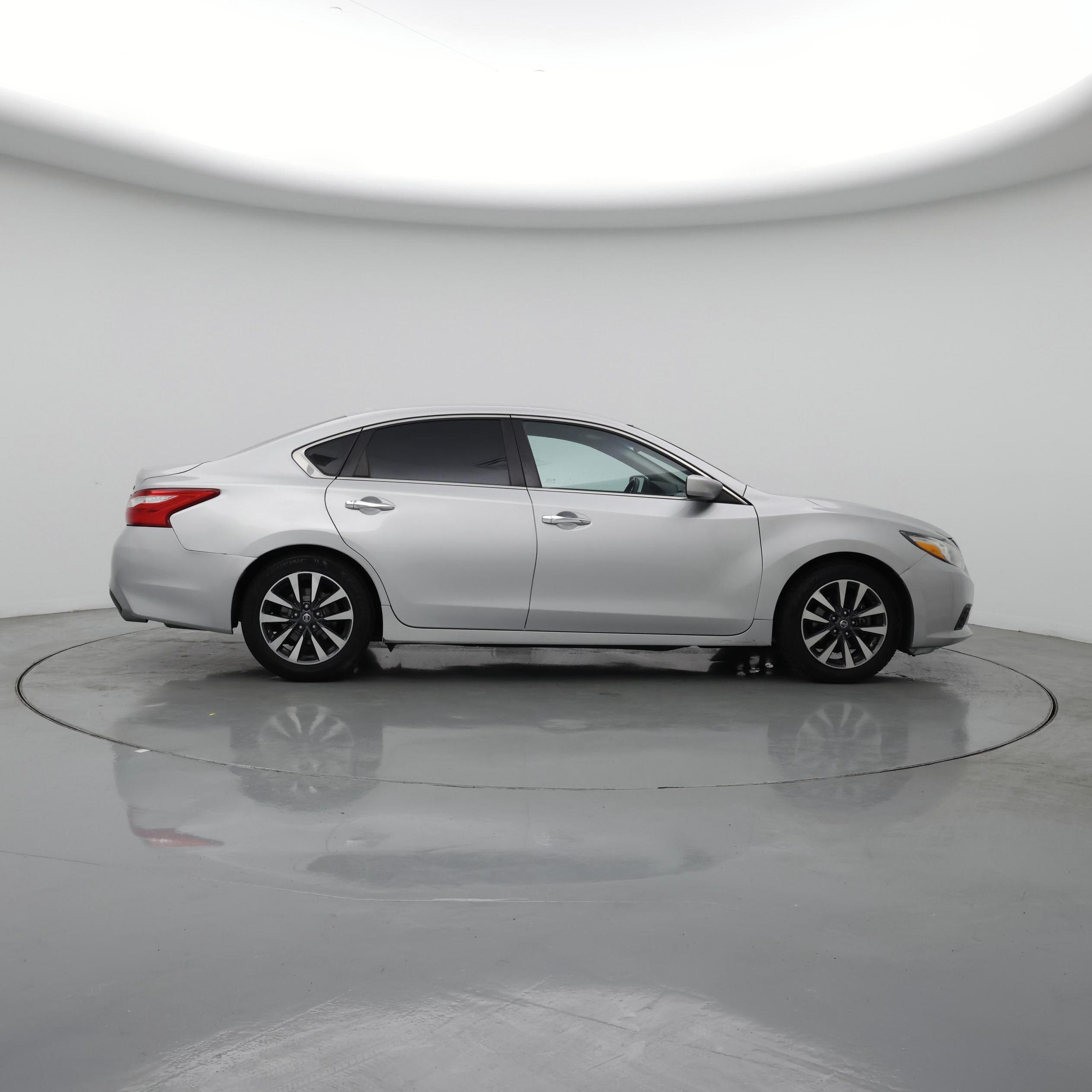 Thumbnail: 2017 Nissan Altima - 7