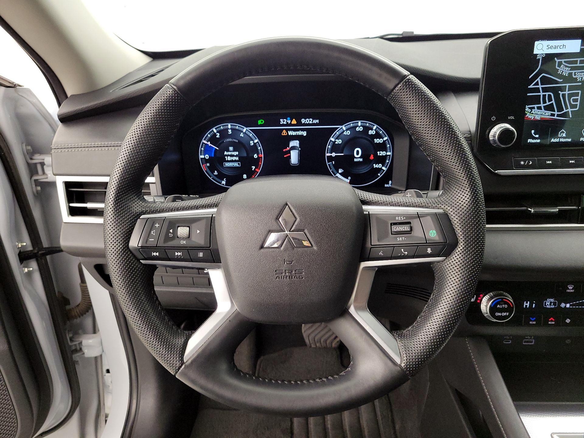 Thumbnail: 2023 Mitsubishi Outlander - 10