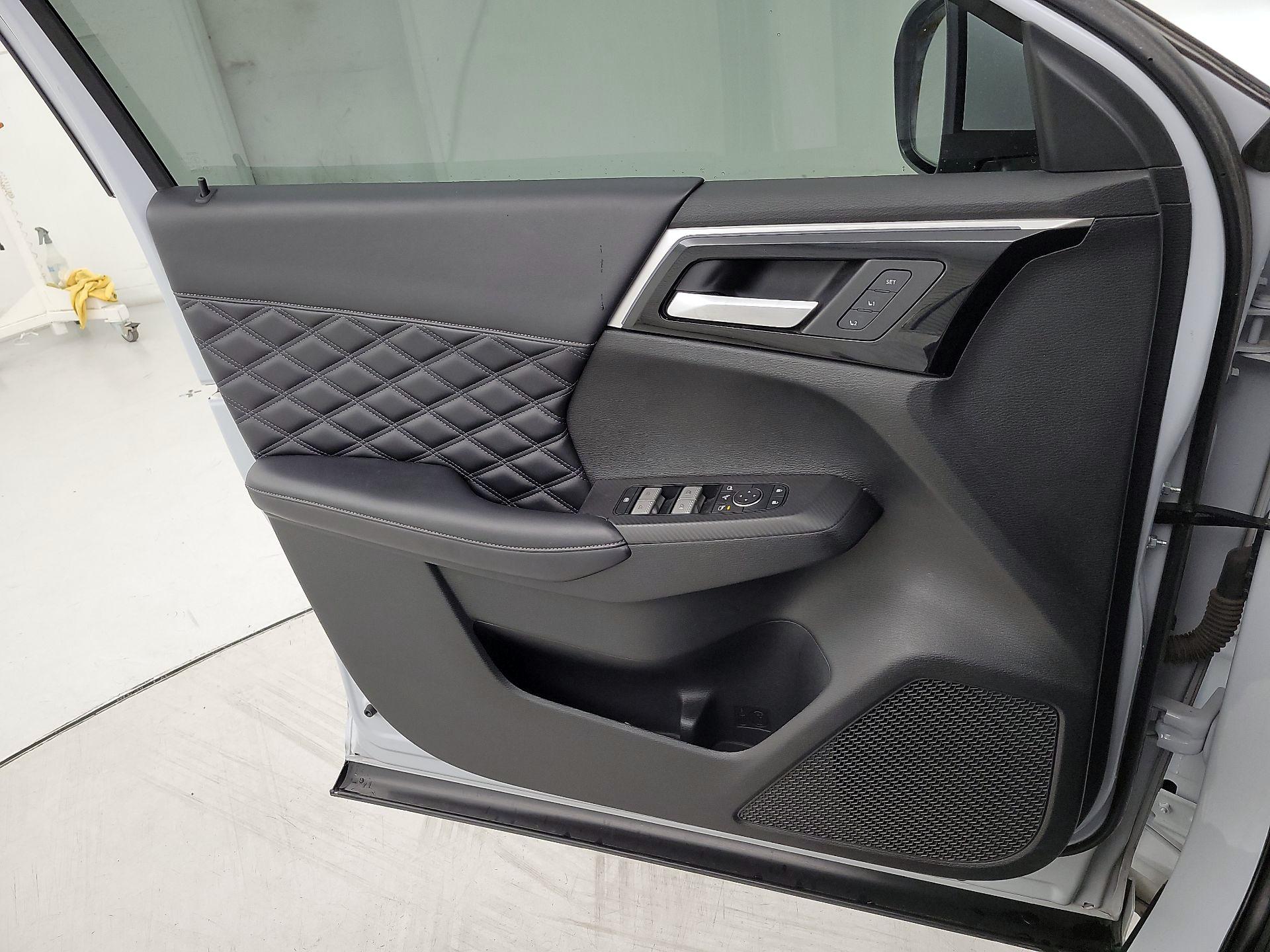 Thumbnail: 2023 Mitsubishi Outlander - 12