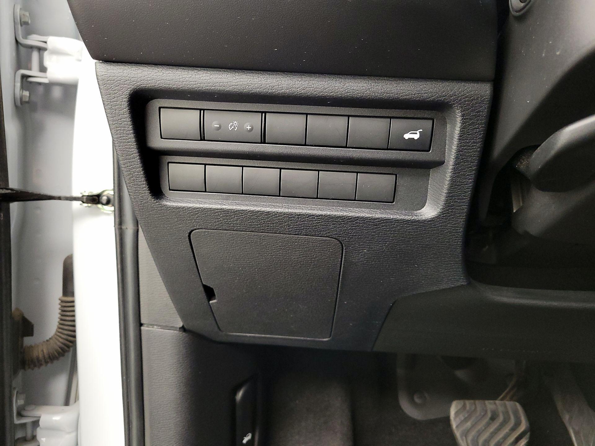 Thumbnail: 2023 Mitsubishi Outlander - 13