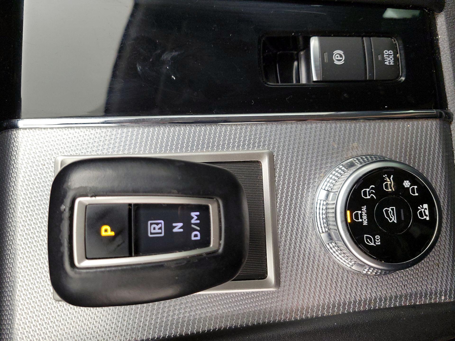 Thumbnail: 2023 Mitsubishi Outlander - 18