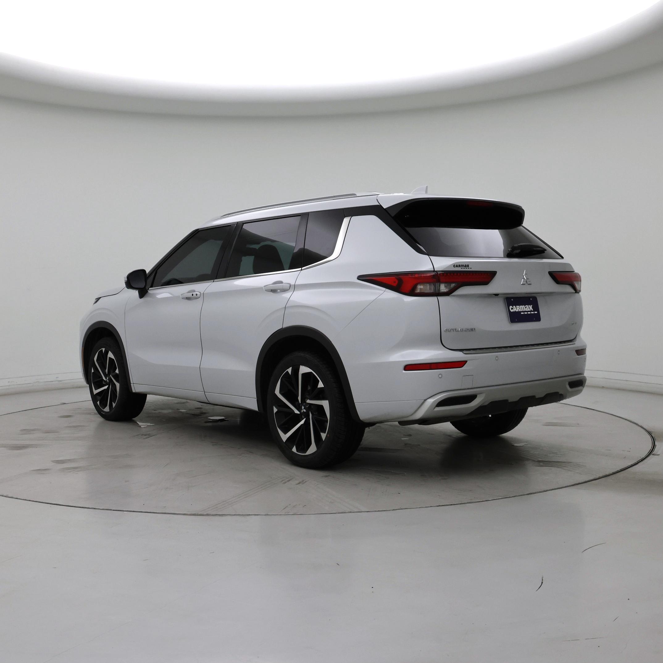 Thumbnail: 2023 Mitsubishi Outlander - 2