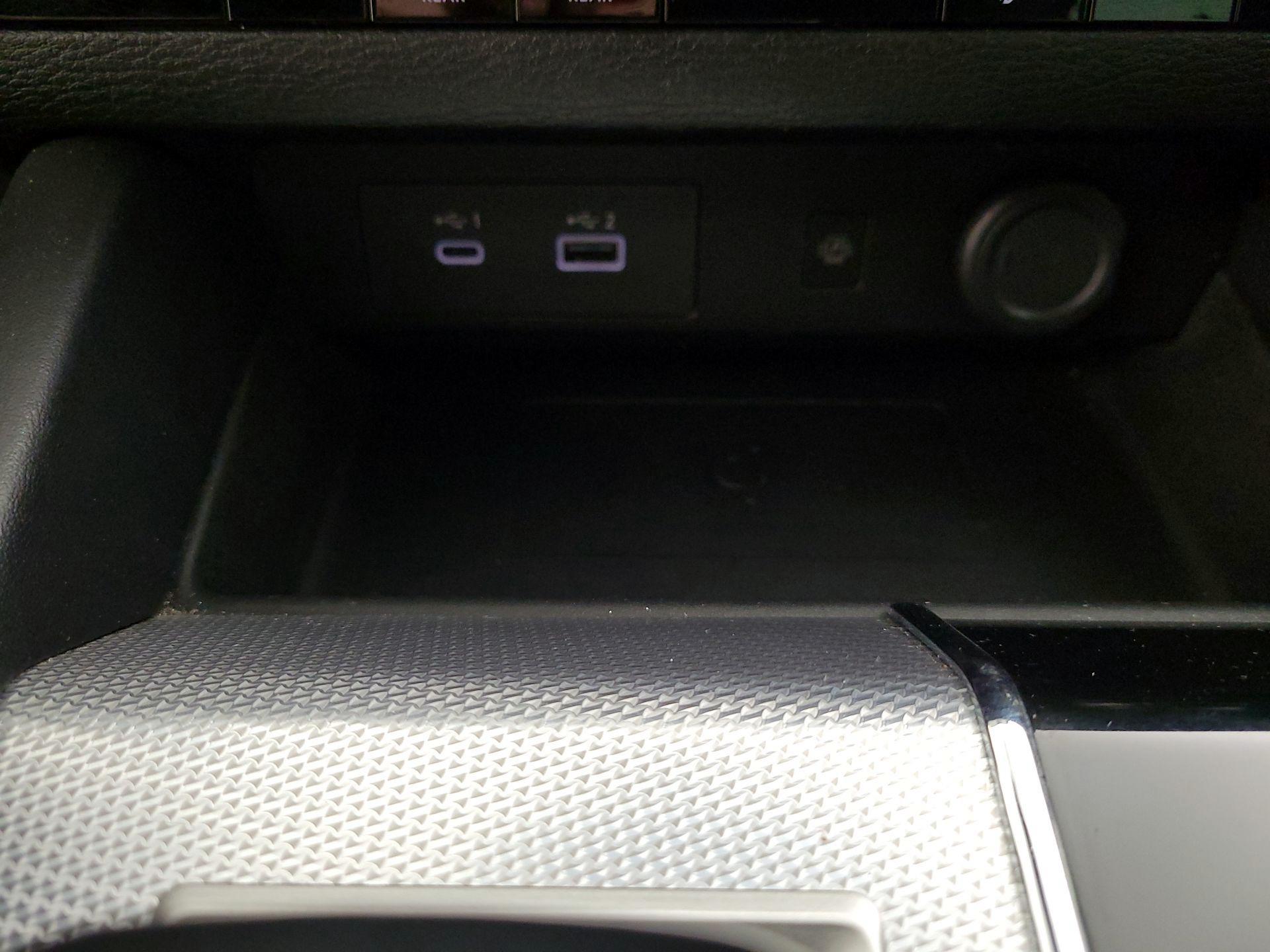 Thumbnail: 2023 Mitsubishi Outlander - 19