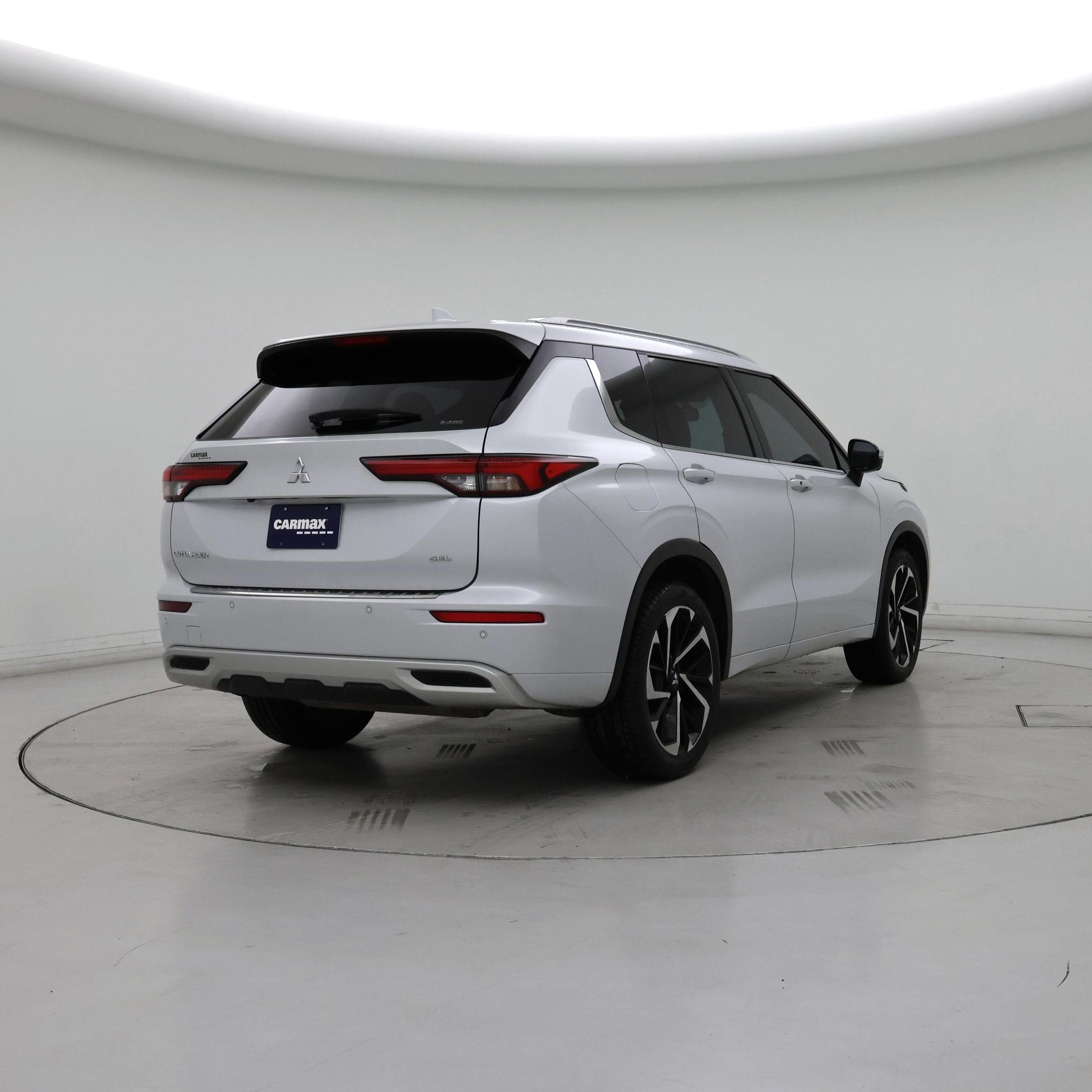 Thumbnail: 2023 Mitsubishi Outlander - 8