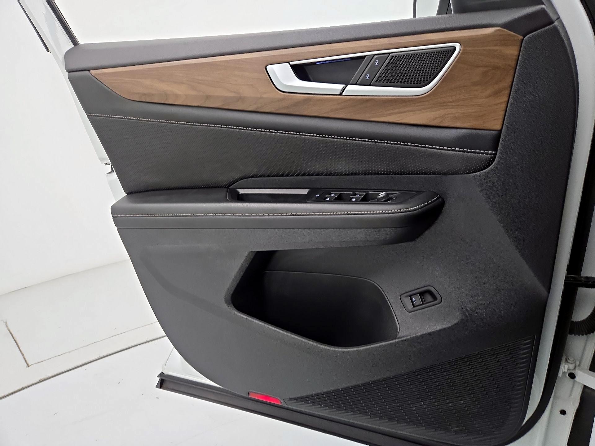 Thumbnail: 2024 Volkswagen Atlas - 12