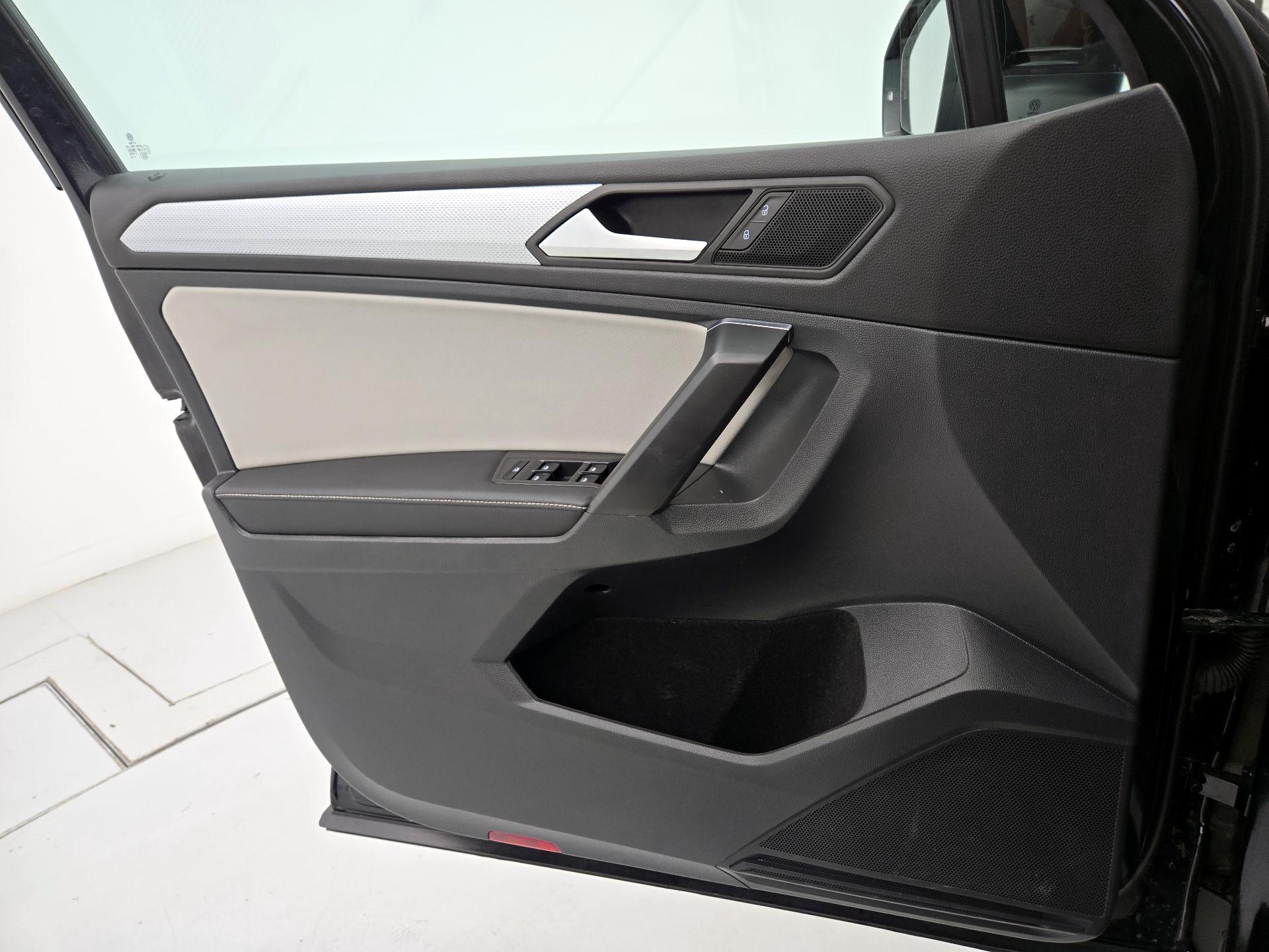 Thumbnail: 2022 Volkswagen Tiguan - 10