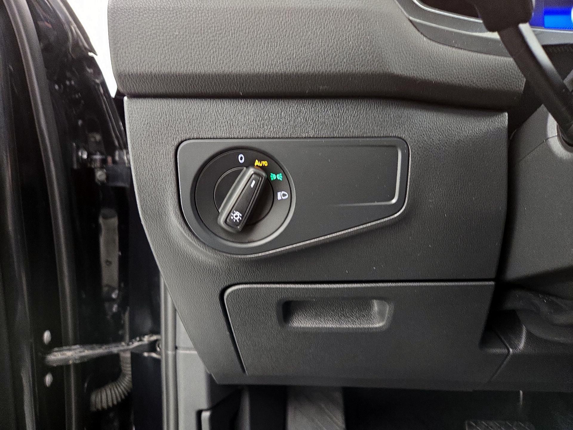 Thumbnail: 2022 Volkswagen Tiguan - 11