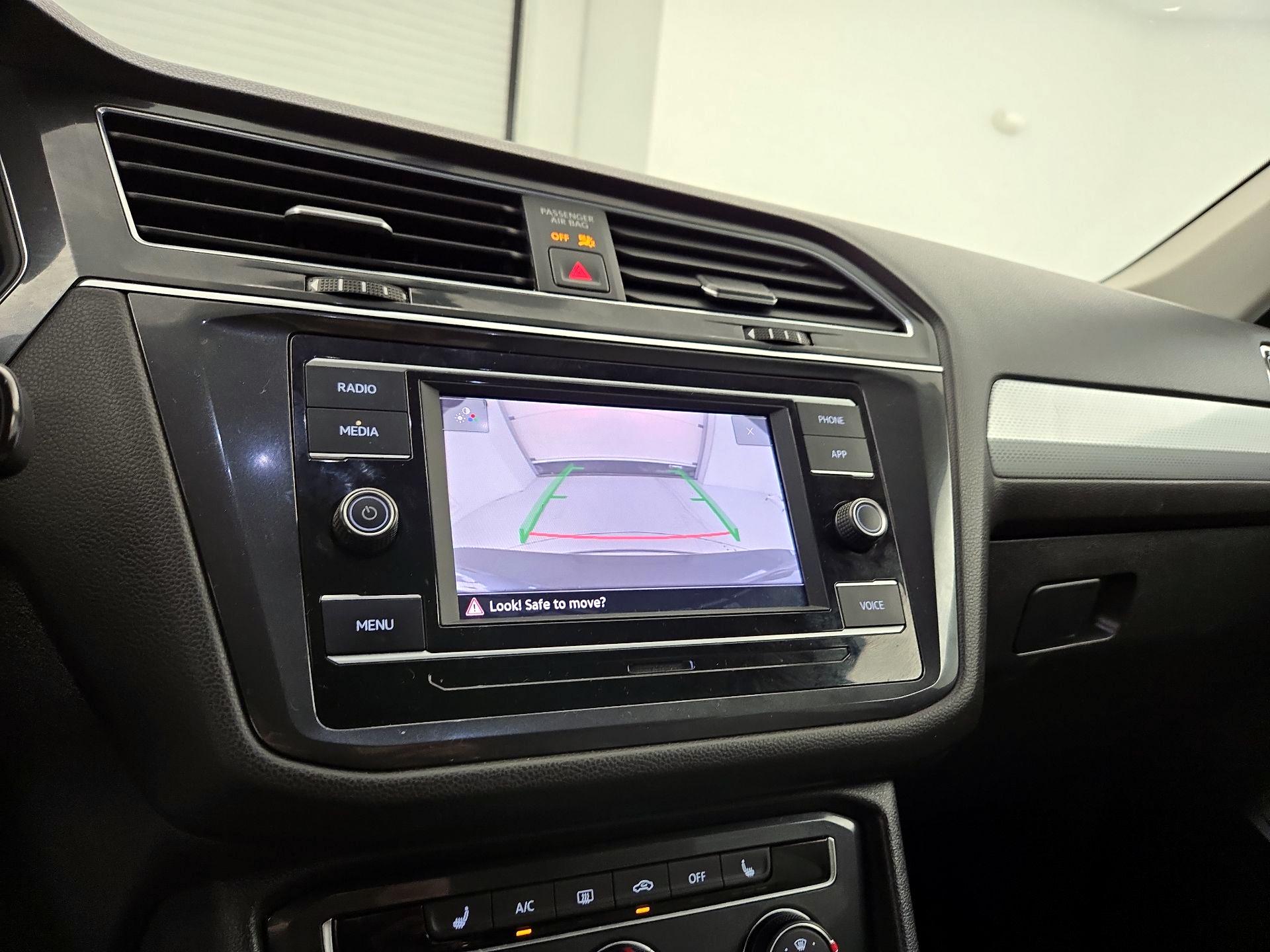 Thumbnail: 2022 Volkswagen Tiguan - 12