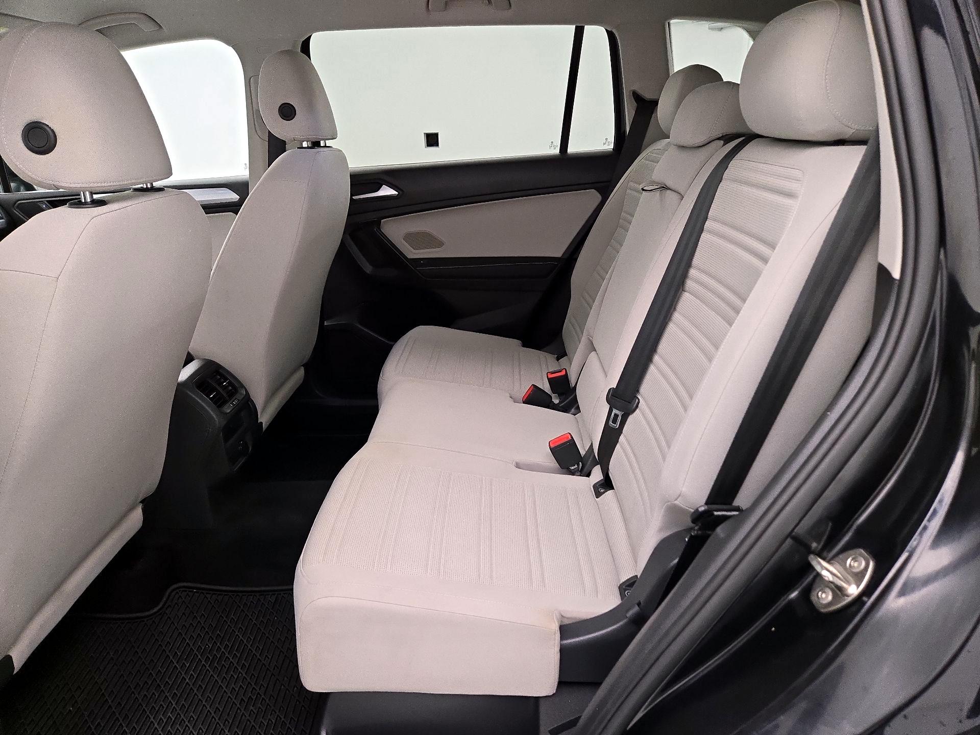 Thumbnail: 2022 Volkswagen Tiguan - 17