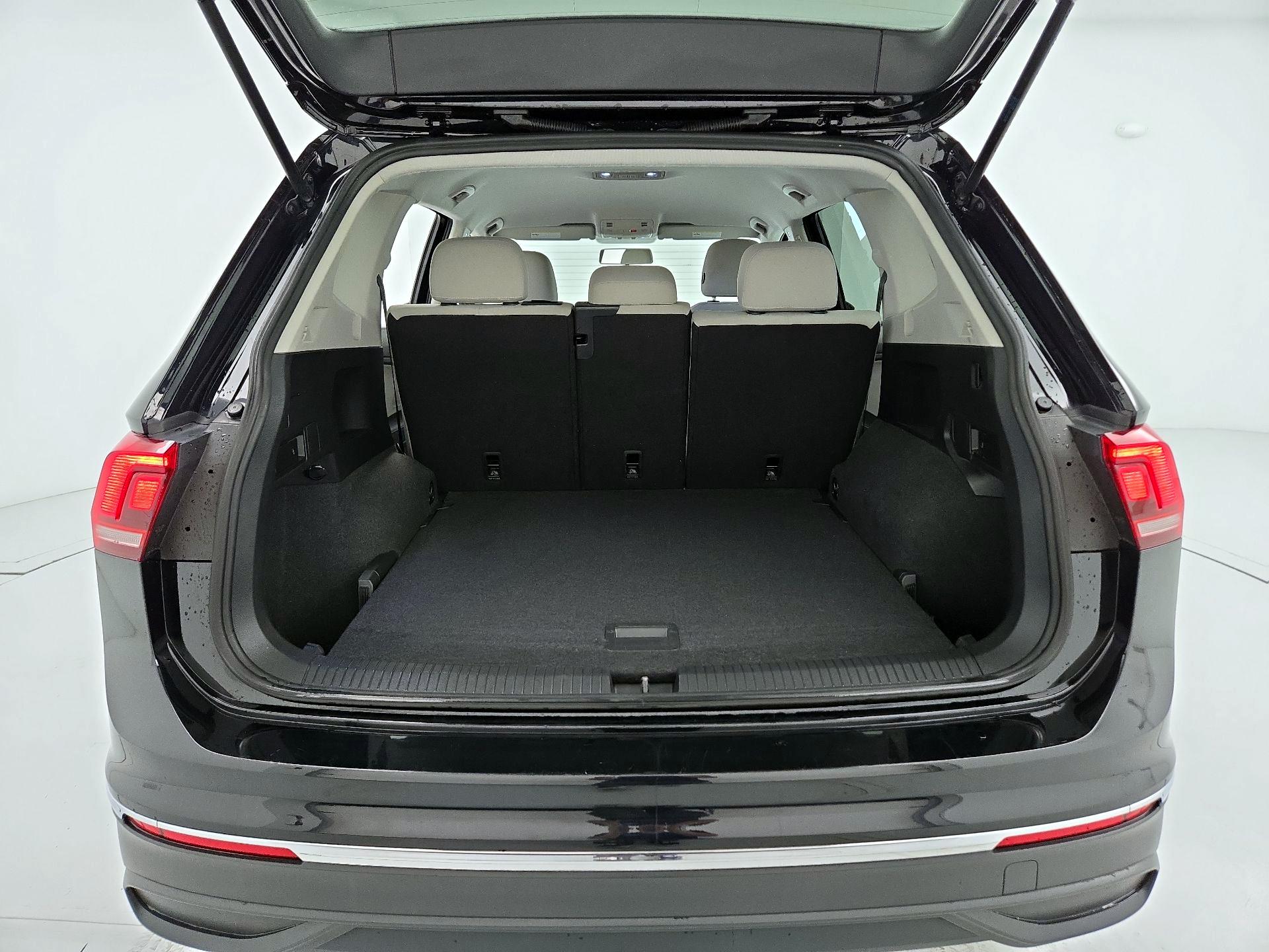 Thumbnail: 2022 Volkswagen Tiguan - 18