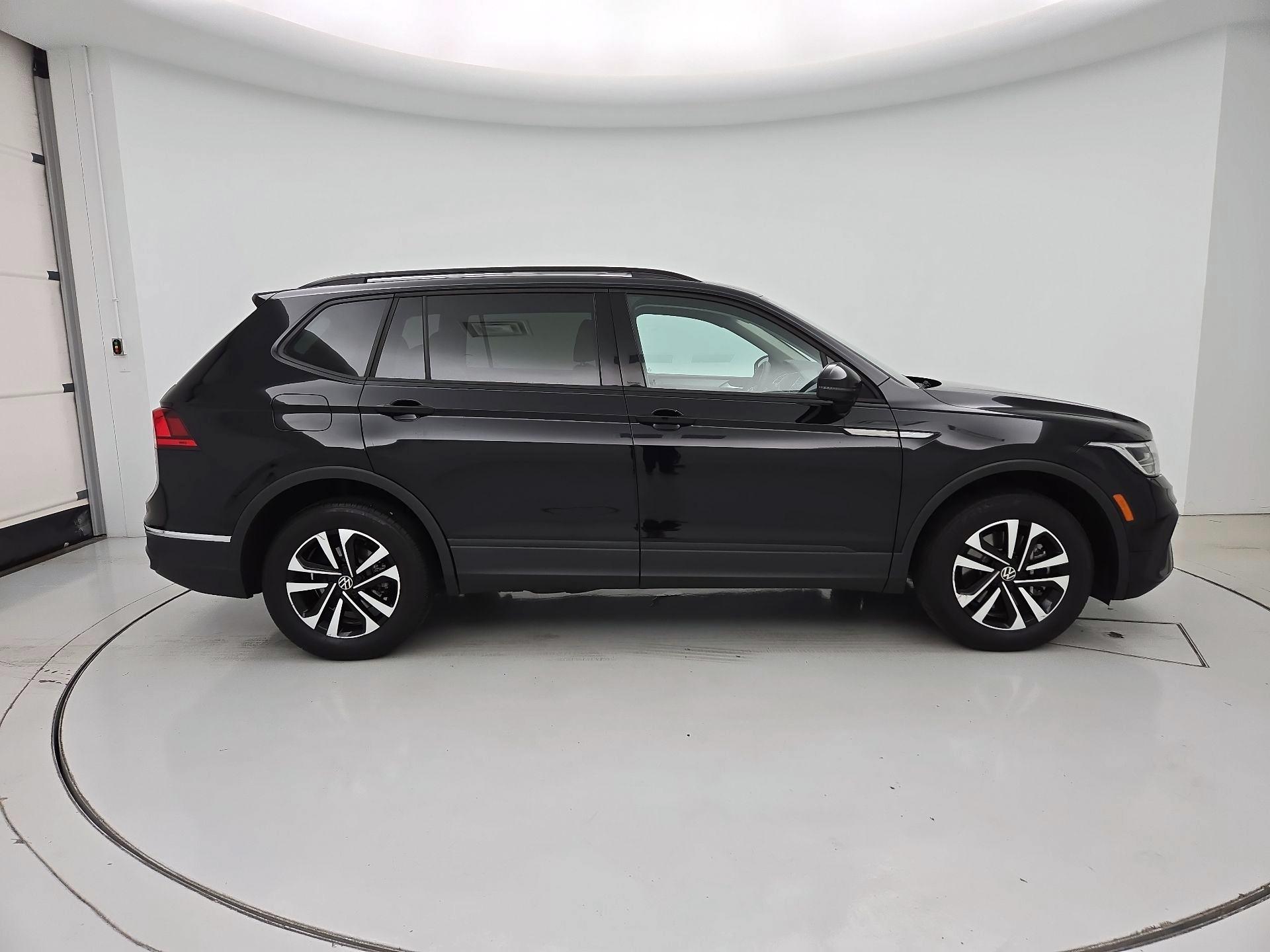 Thumbnail: 2022 Volkswagen Tiguan - 4