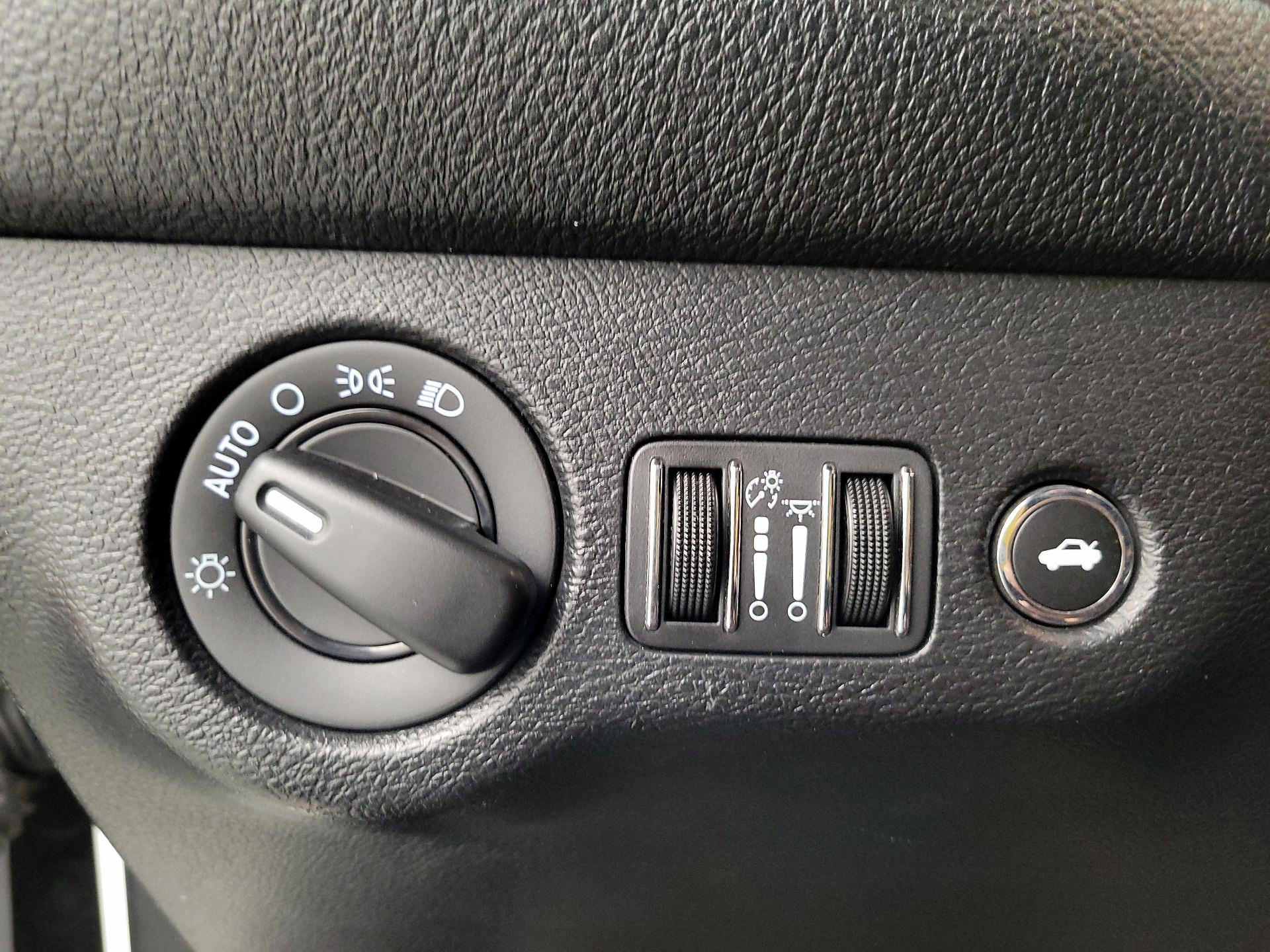 Thumbnail: 2019 Dodge Challenger - 13